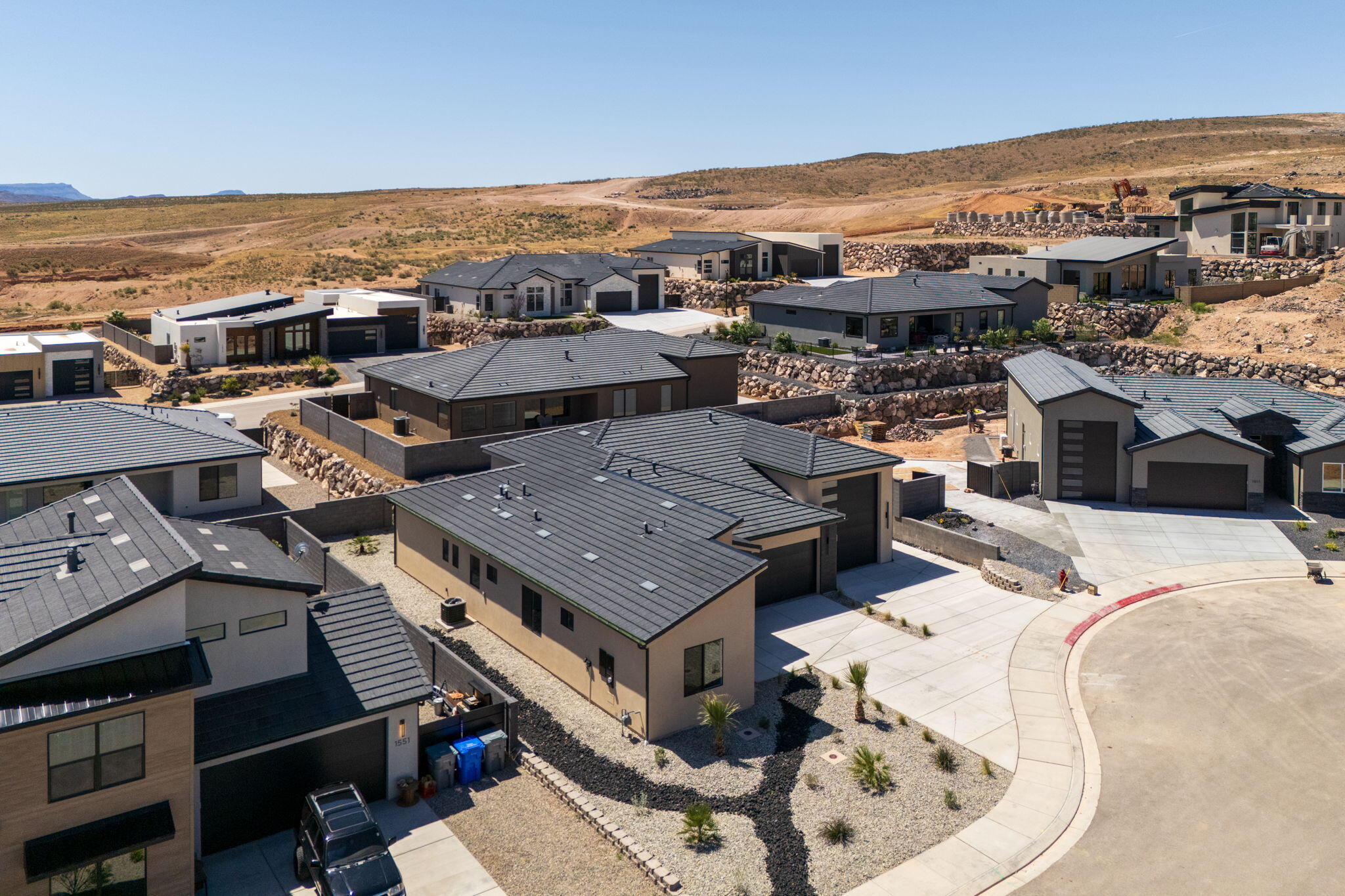 SCENIC POINTE - Residential