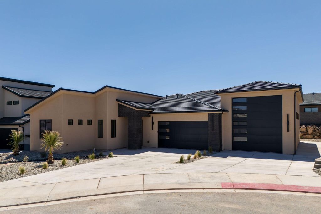 Photo of 1591 W 800 S, Hurricane, UT 84737 (MLS # 26-271544)