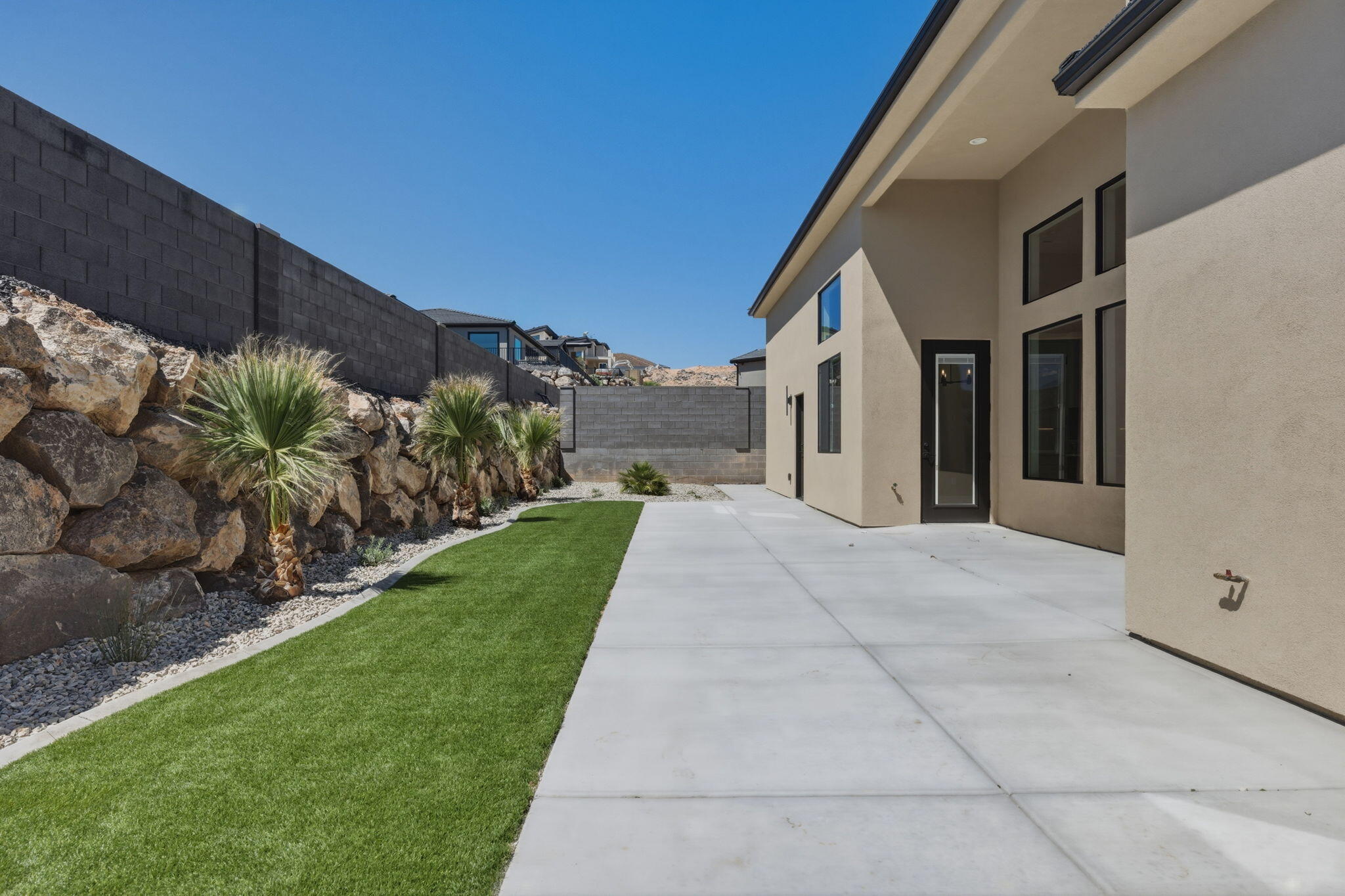 SCENIC POINTE - Residential