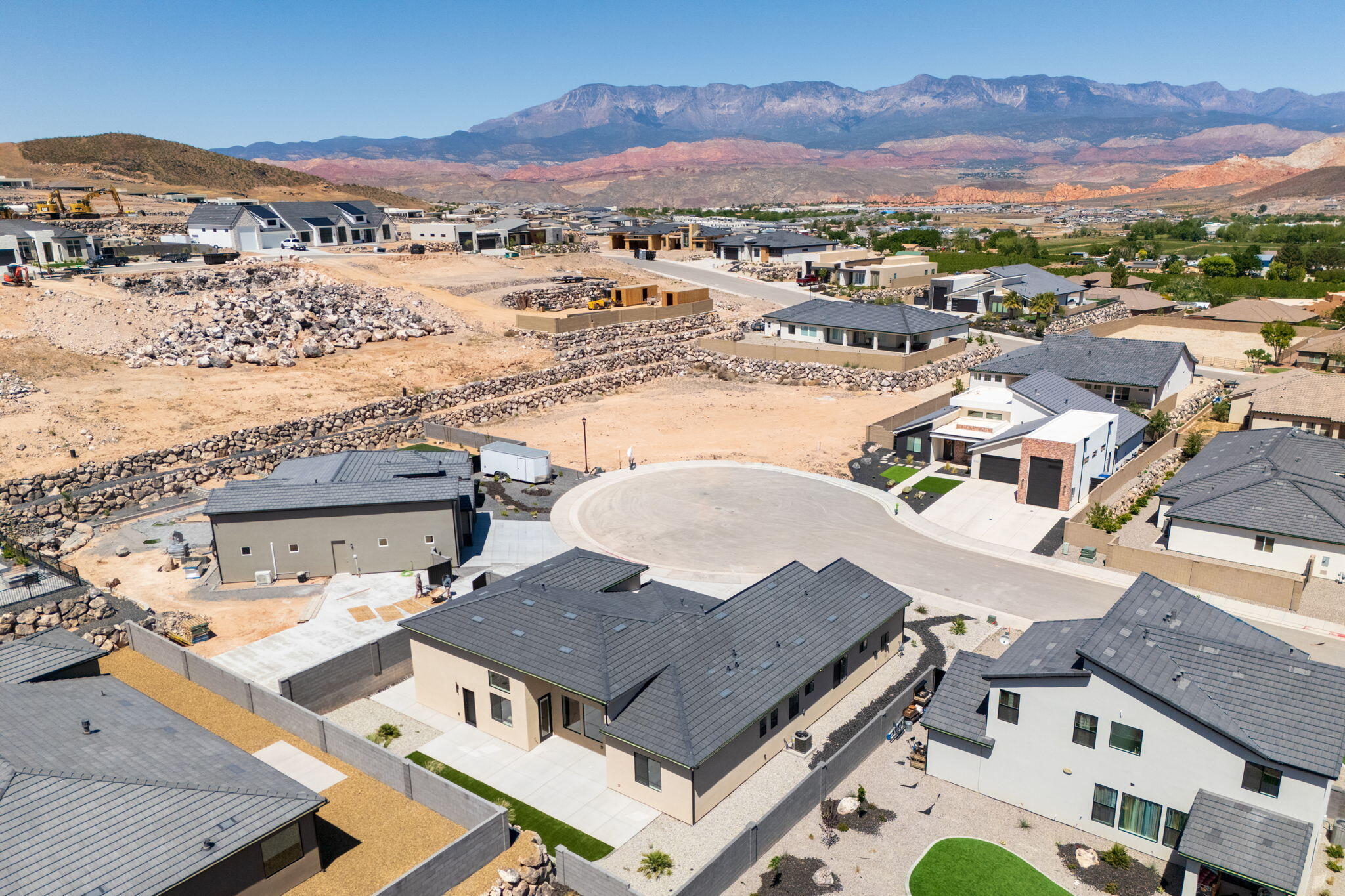 SCENIC POINTE - Residential