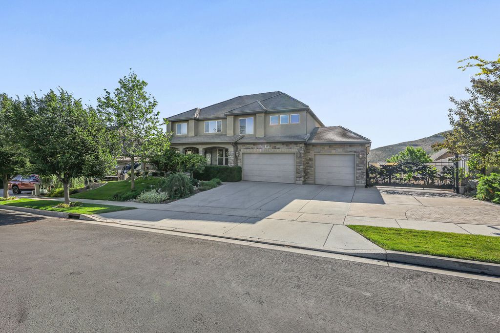 Photo of 14497 S Fox Creek Dr DR, Herriman, UT 84096 (MLS # 26-273588)