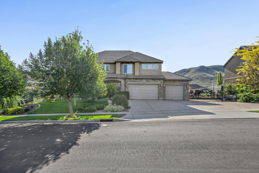 Photo of 14497 S Fox Creek Dr DR, Herriman, UT 84096 (MLS # 26-273588)