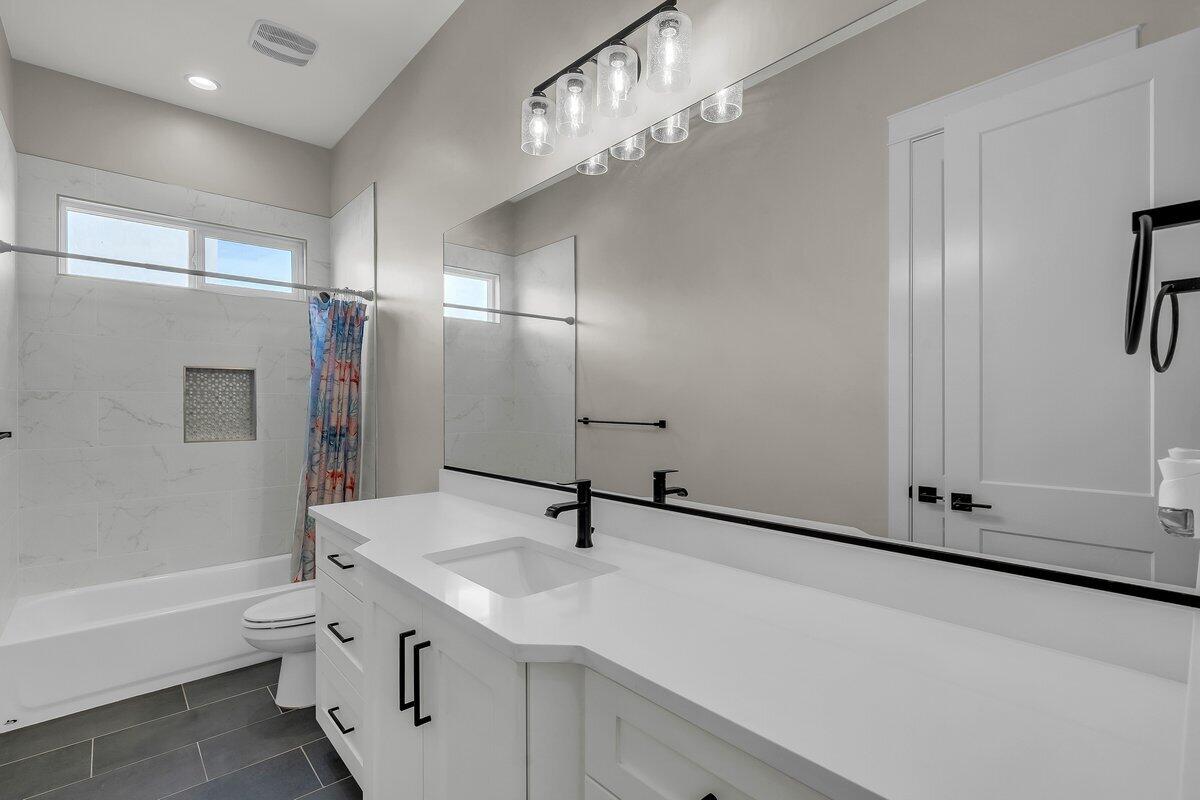 CRIMSON FIELDS - Residential