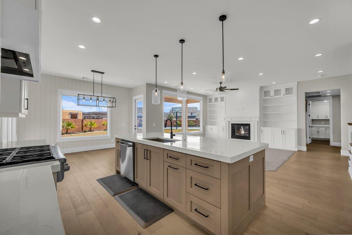 CRIMSON FIELDS - Residential