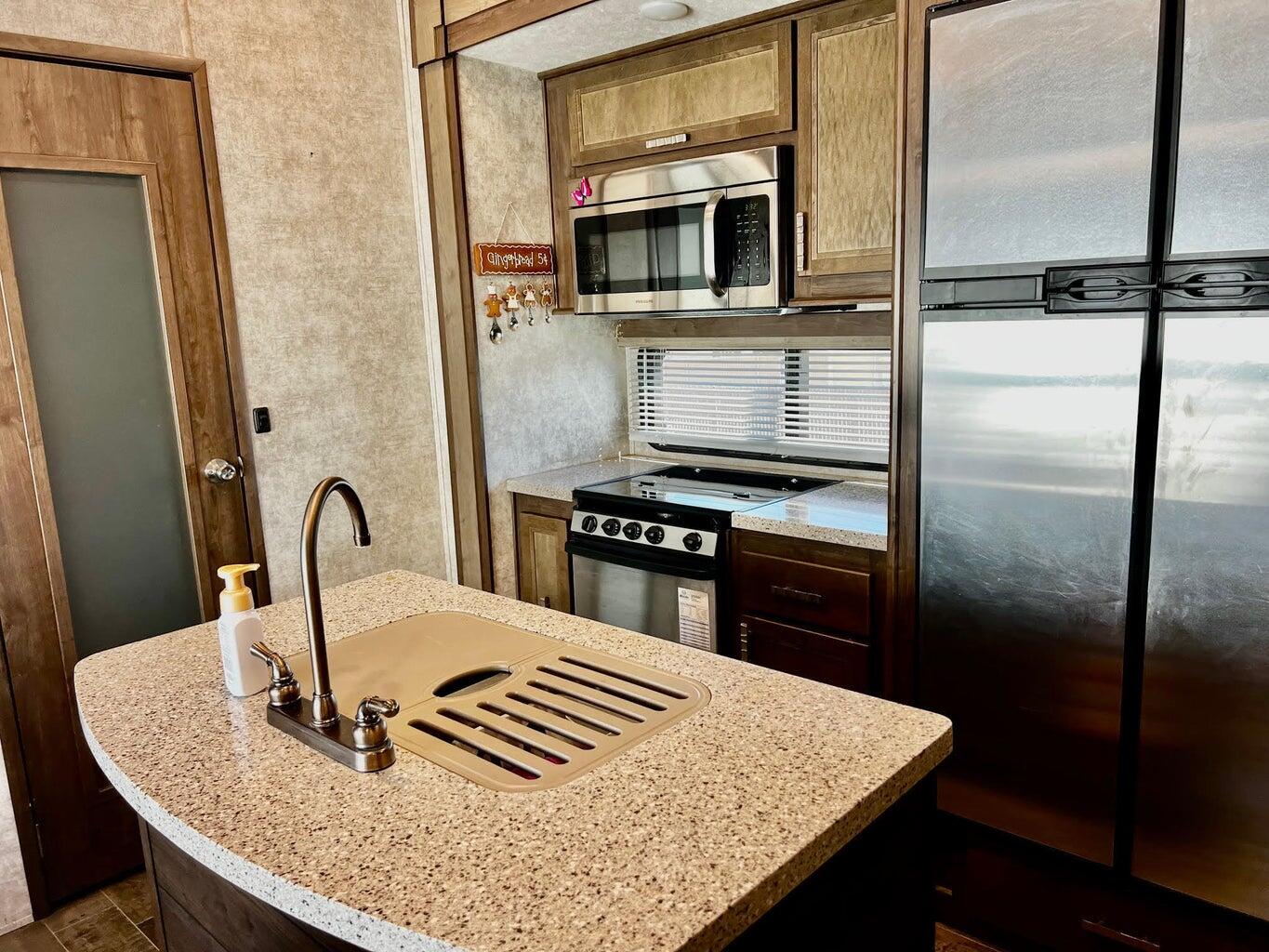 CANYON BREEZE RV RESORT - Land