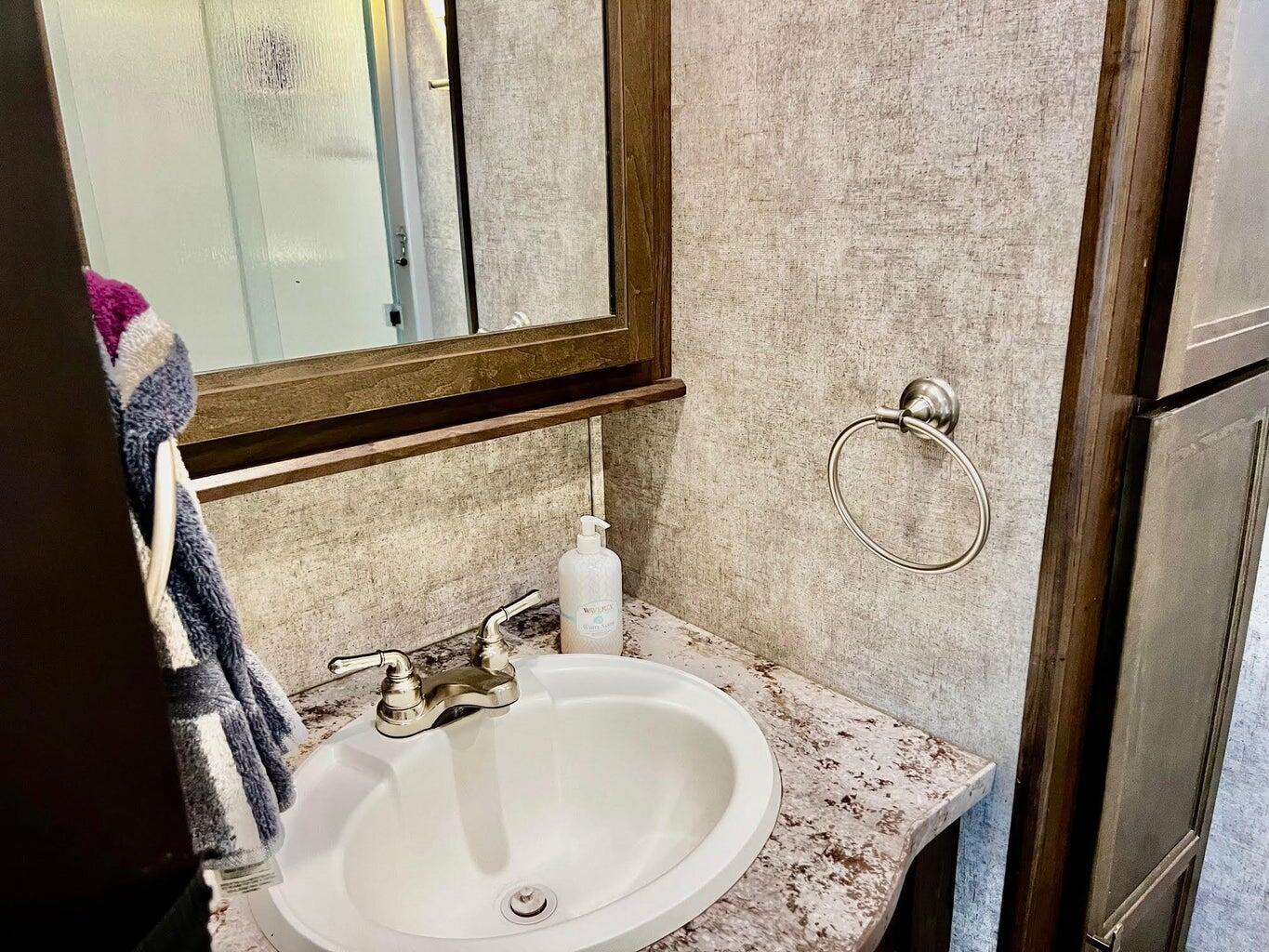 CANYON BREEZE RV RESORT - Land