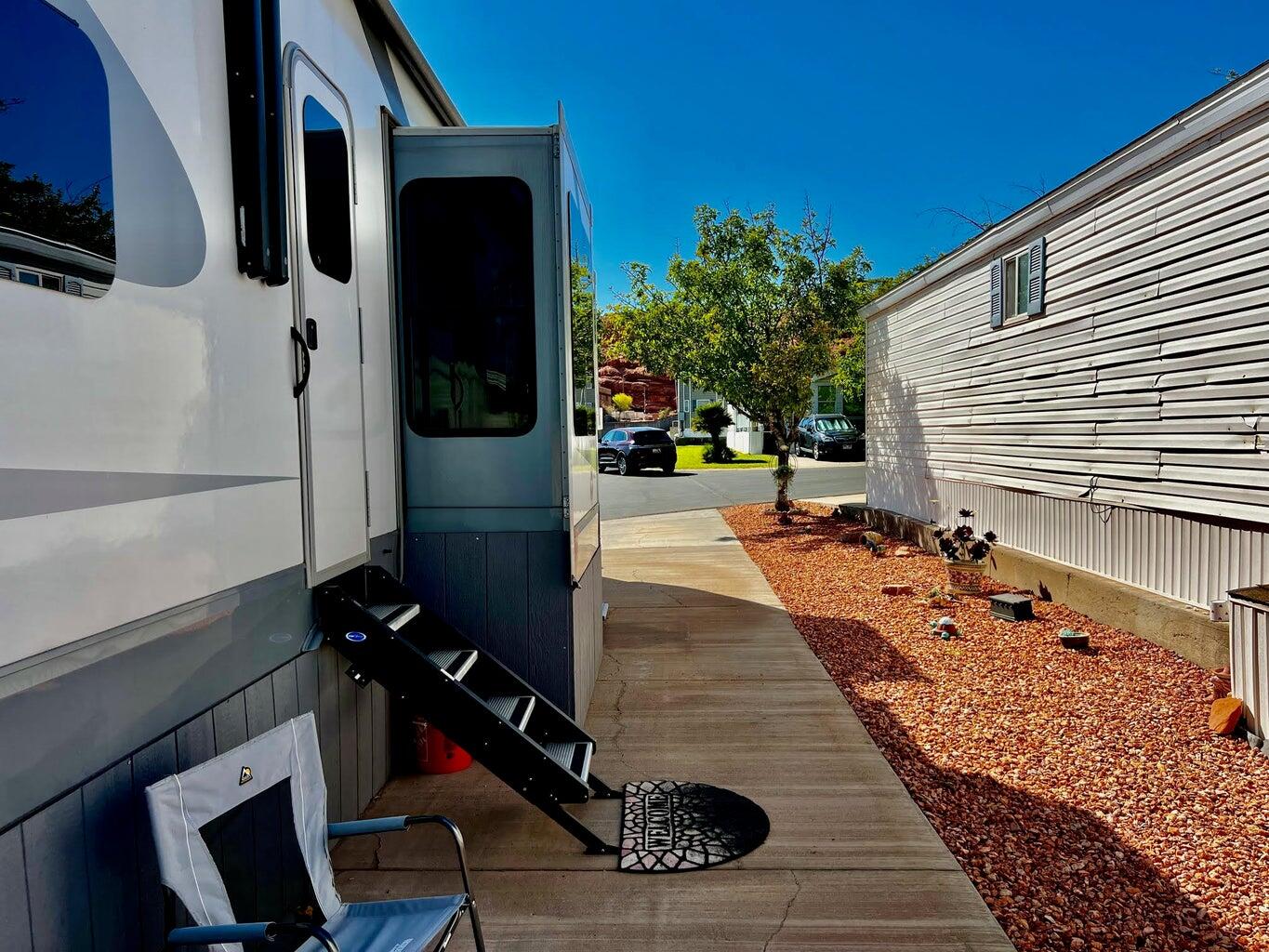 CANYON BREEZE RV RESORT - Land
