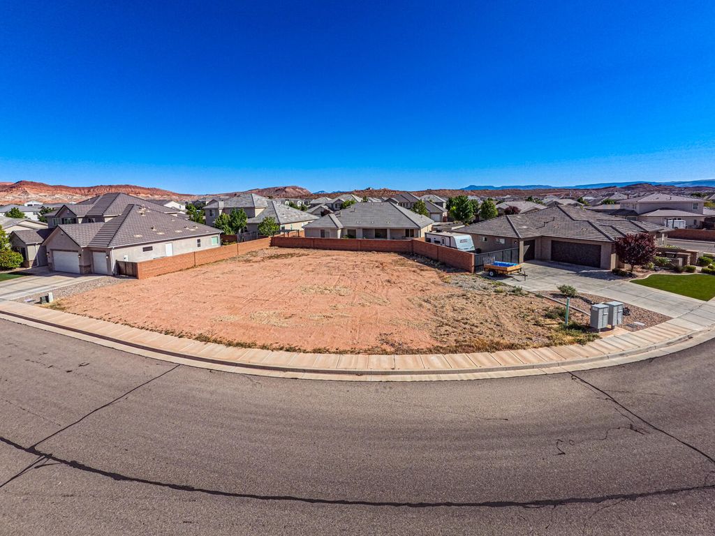 Photo of 422 E Saddleback RD, Washington, UT 84780 (MLS # 26-271496)
