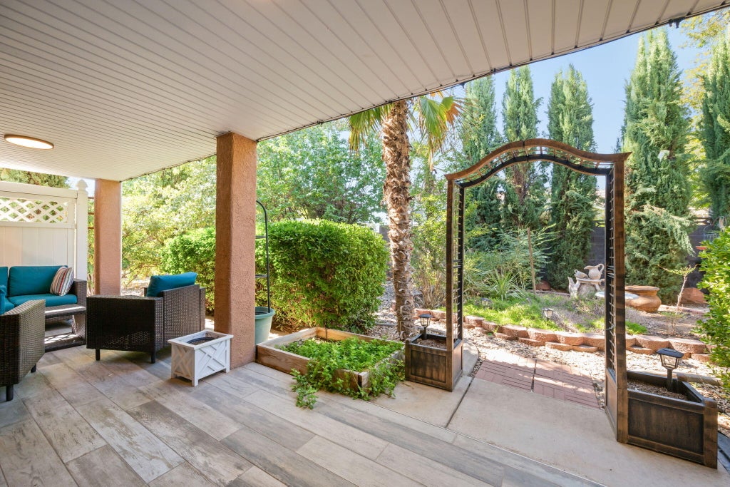 Photo of 175 N Stone Mountain DR, Saint George, UT 84770 (MLS # 26-277019)