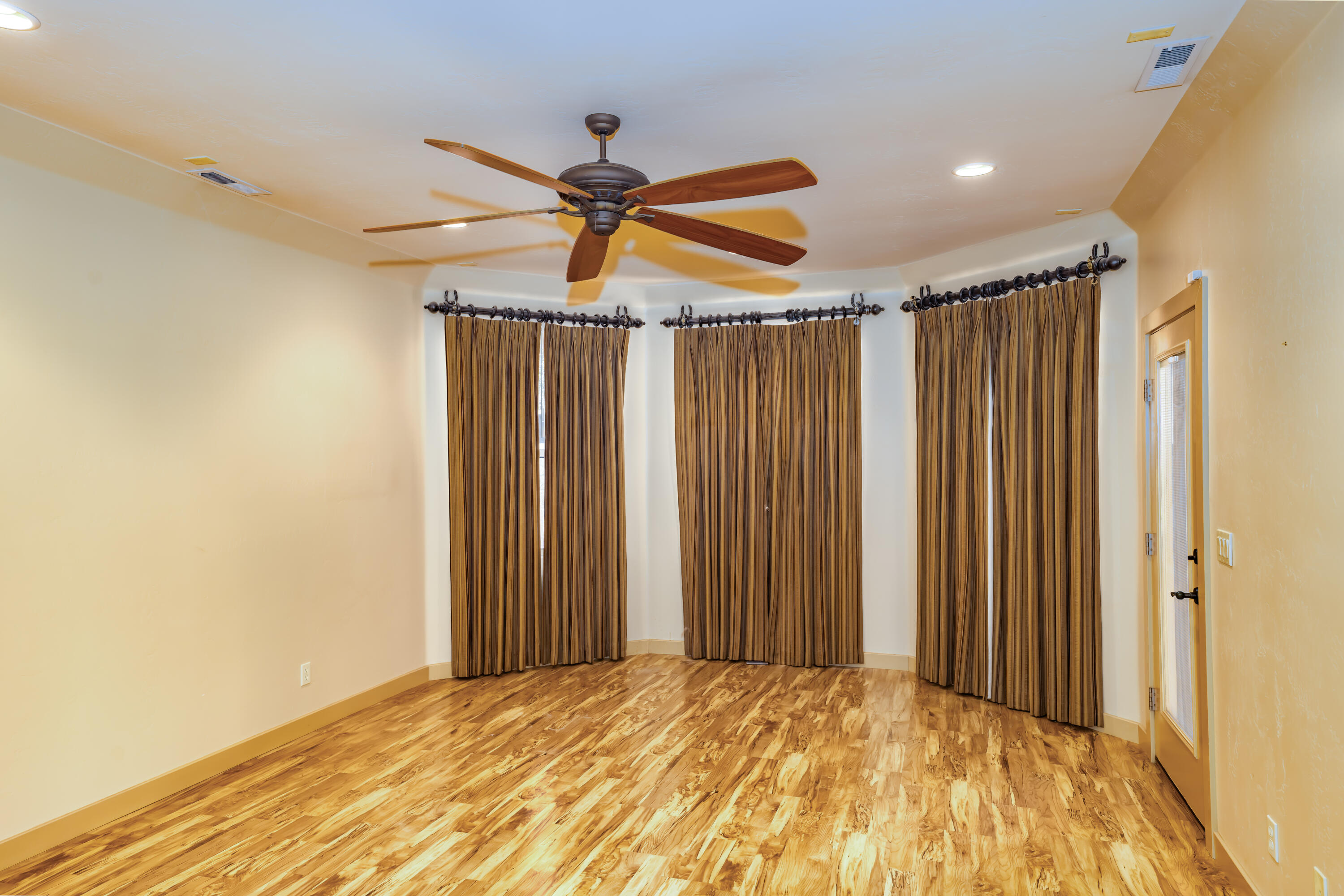 Washington, Utah 84780, United States, 4 Bedrooms Bedrooms, ,3 BathroomsBathrooms,Residential,Active,2633