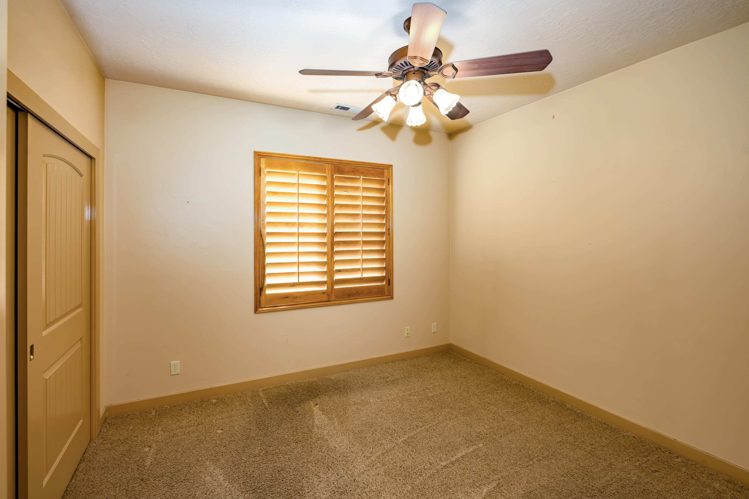 Washington, Utah 84780, United States, 4 Bedrooms Bedrooms, ,3 BathroomsBathrooms,Residential,Active,2633