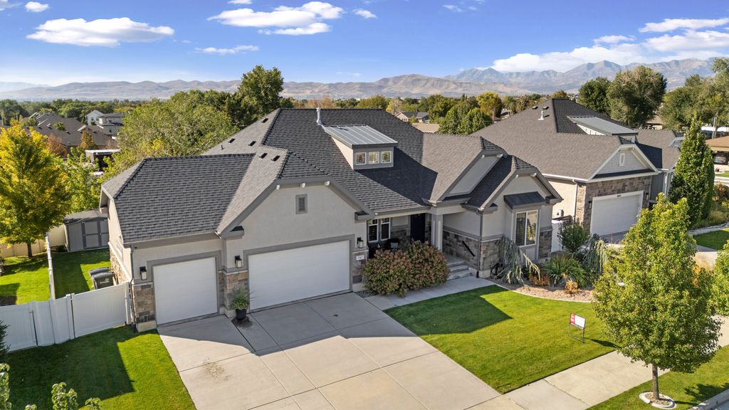 Photo of 2167 W Amber Blossom Way, South Jordan, UT 84095 (MLS # 25-265622)