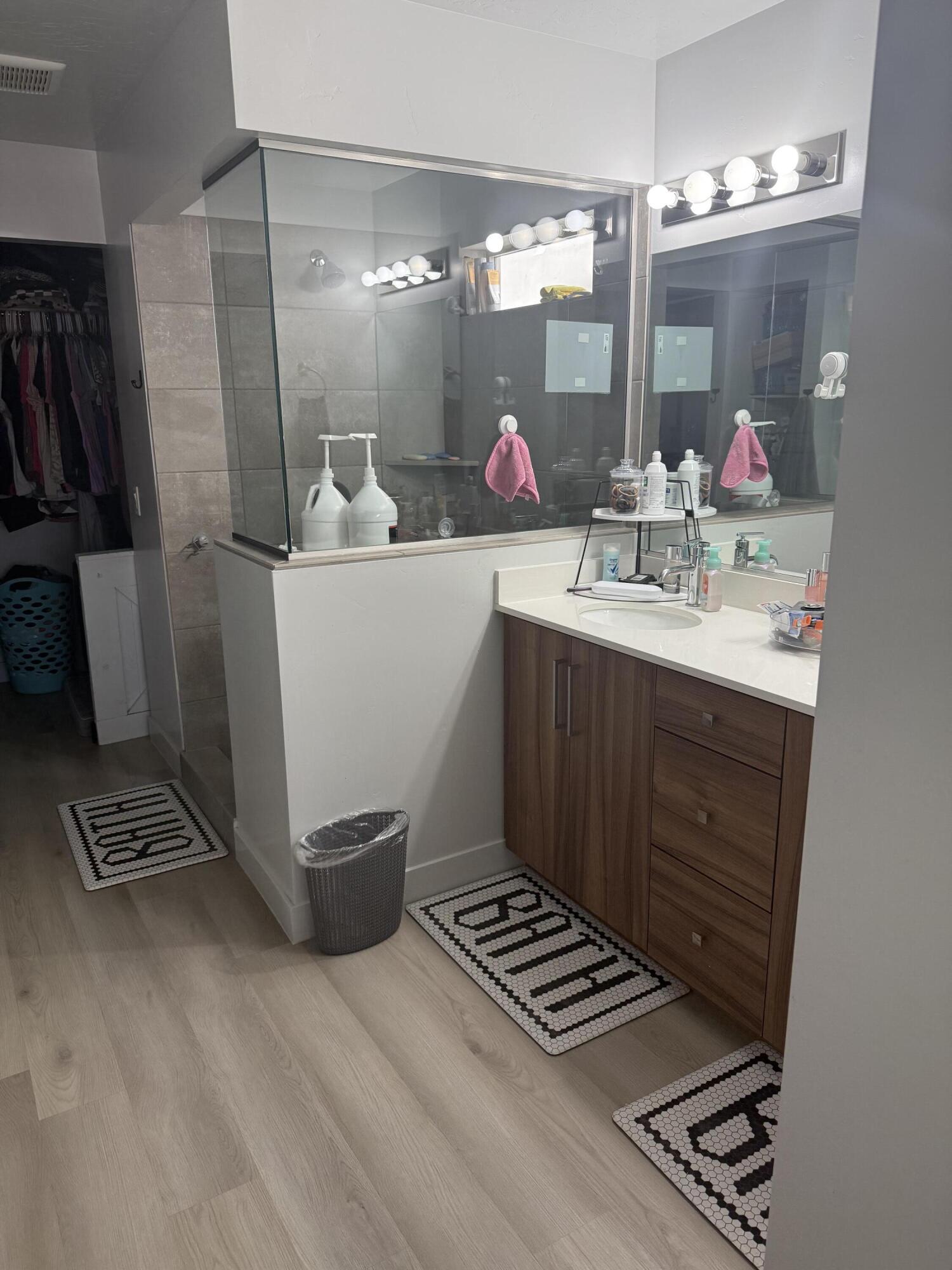 DESERT HOLLOW - Residential