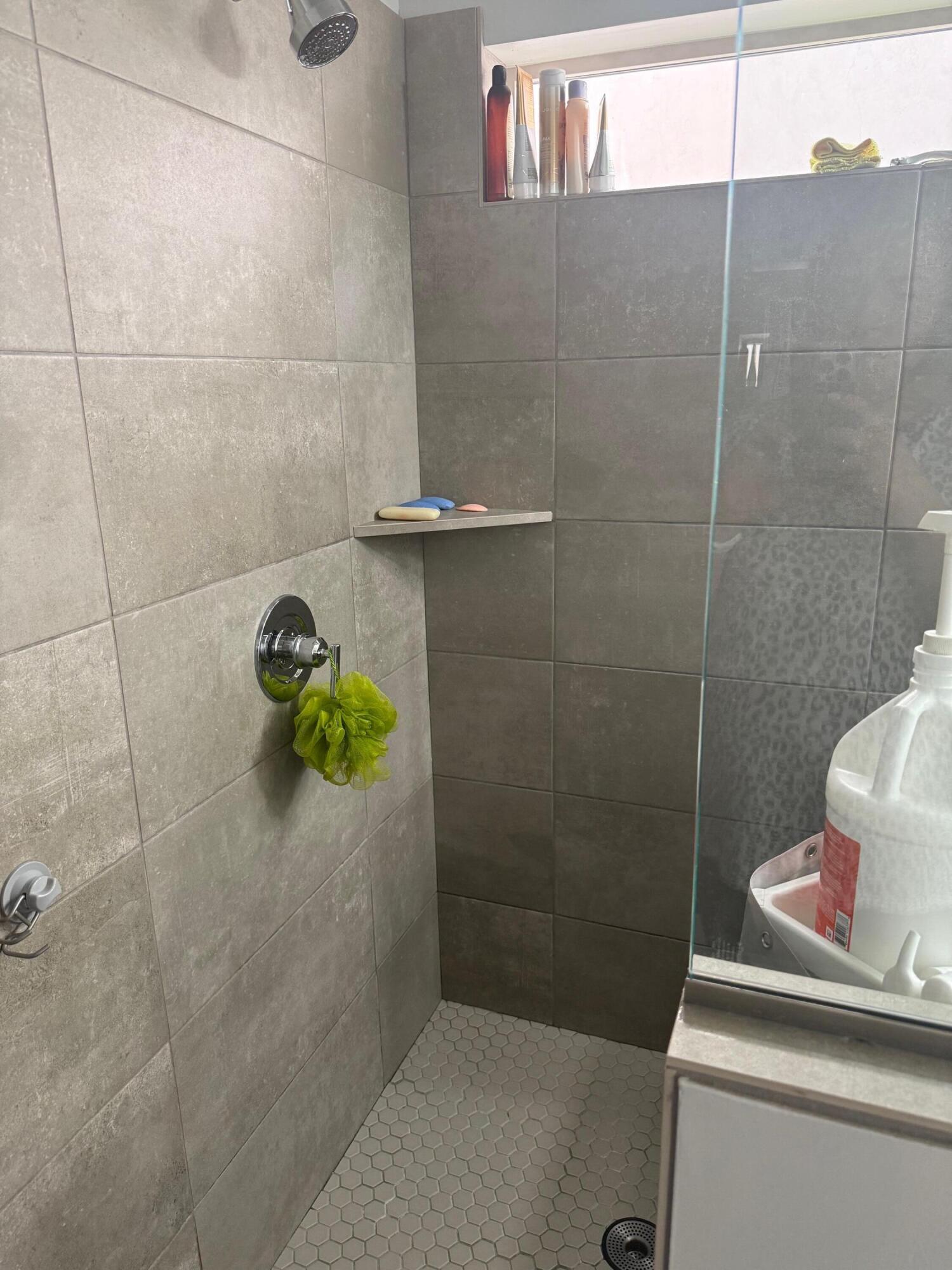 DESERT HOLLOW - Residential