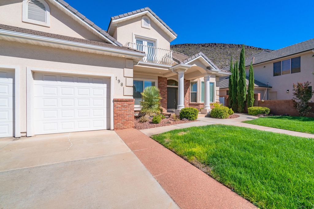 Photo of 198 N SHADOW POINT DR, Saint George, UT 84770 (MLS # 26-272387)