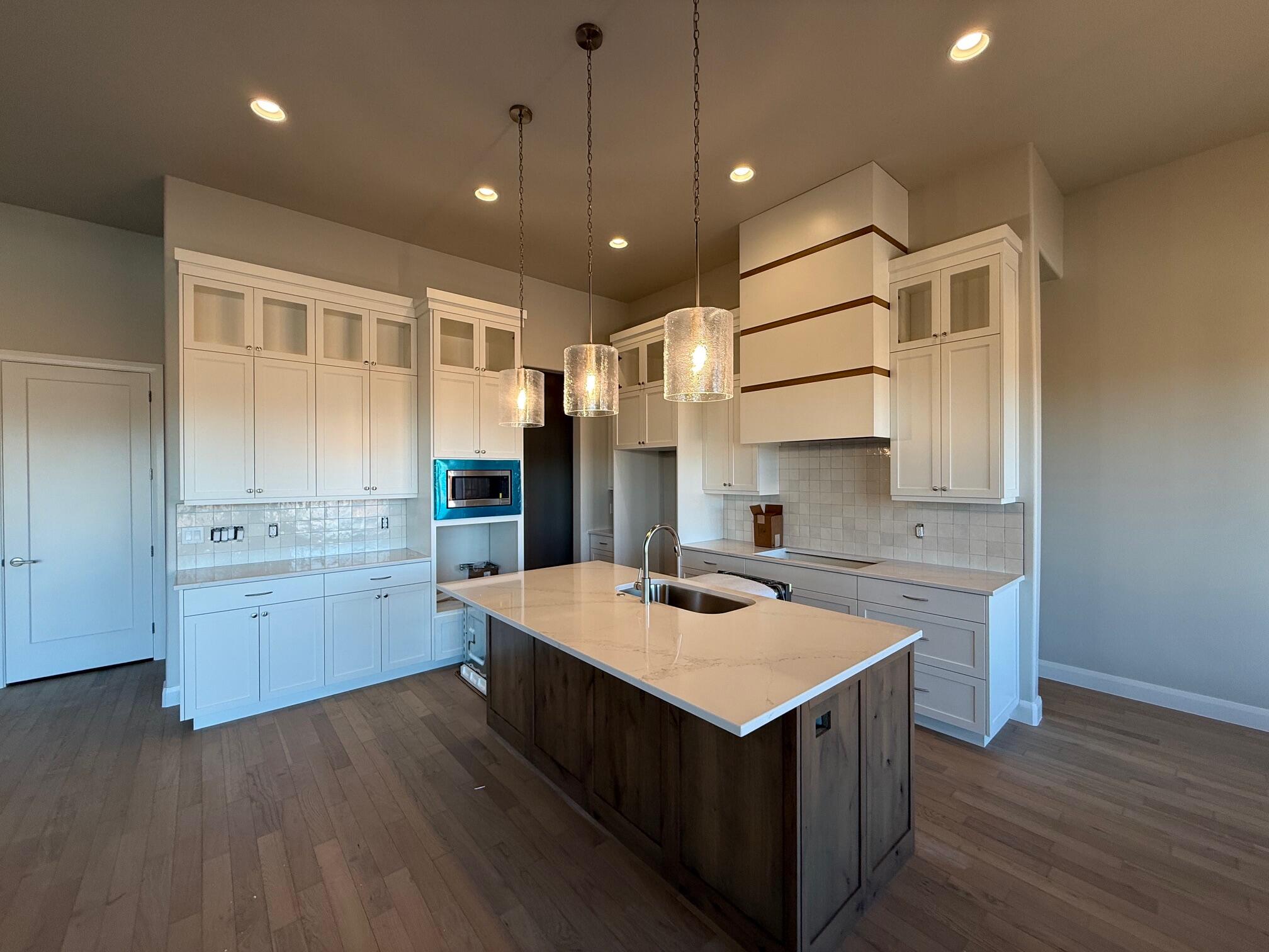 ONYX CANYON - Residential