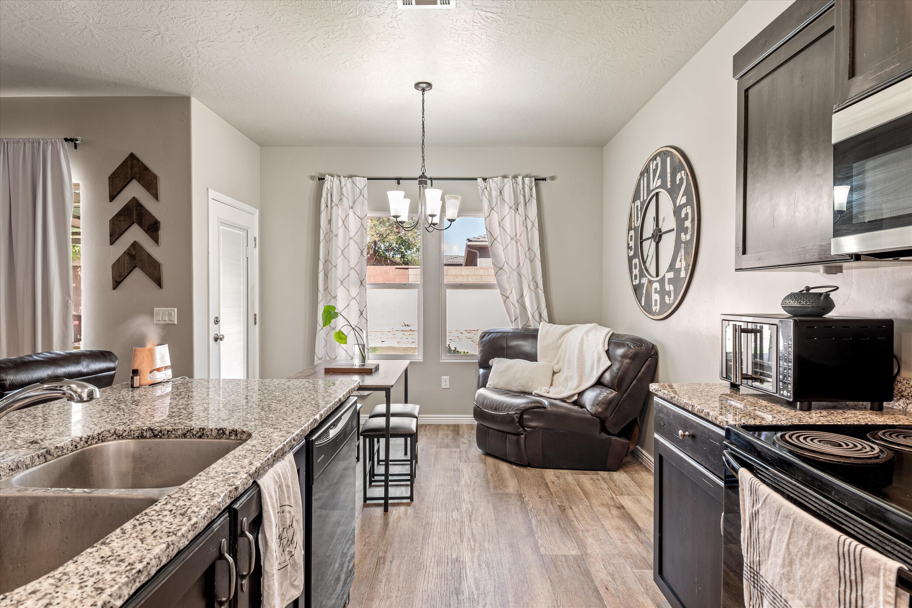 DESERT CREST - Residential