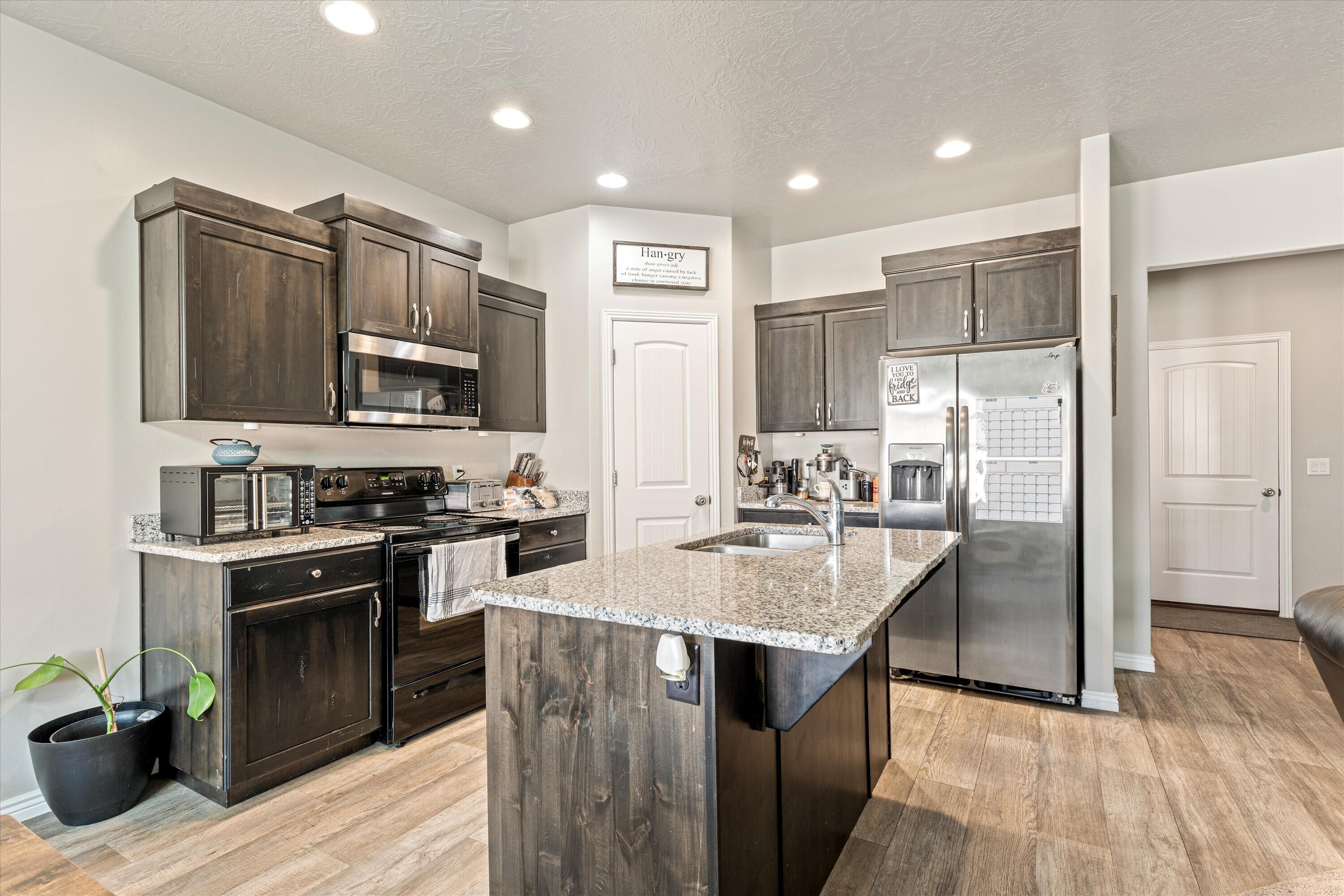 DESERT CREST - Residential