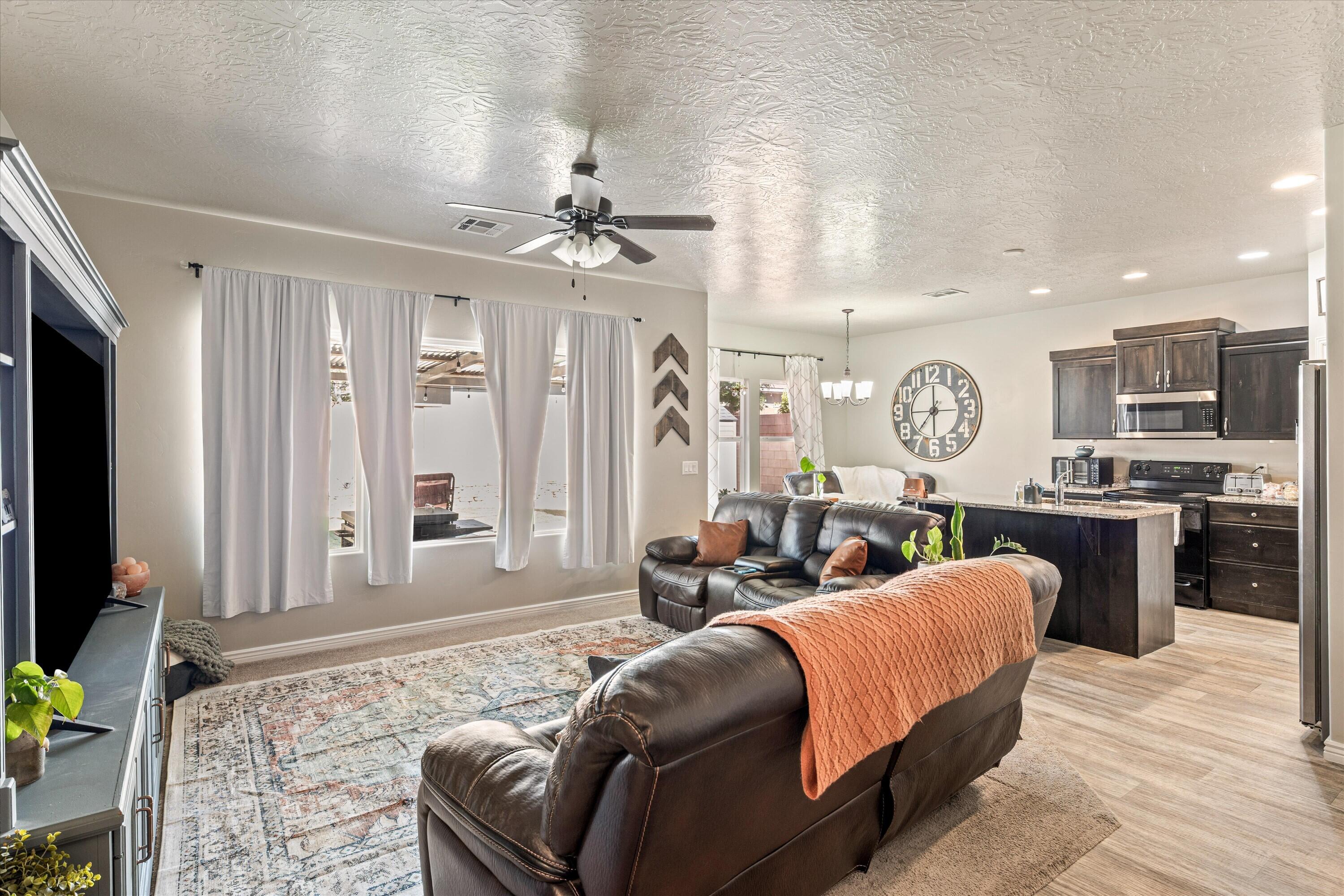 DESERT CREST - Residential