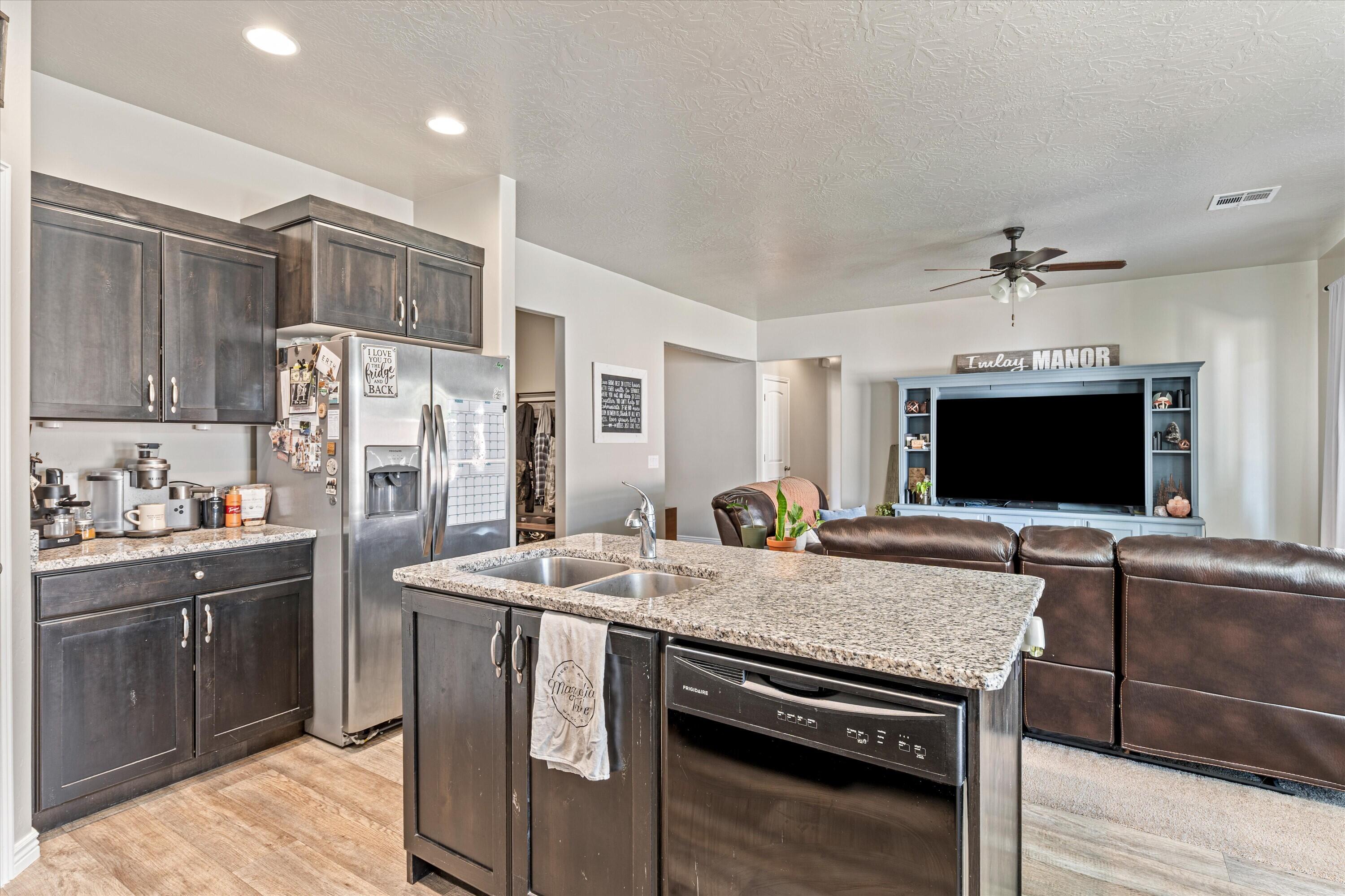 DESERT CREST - Residential