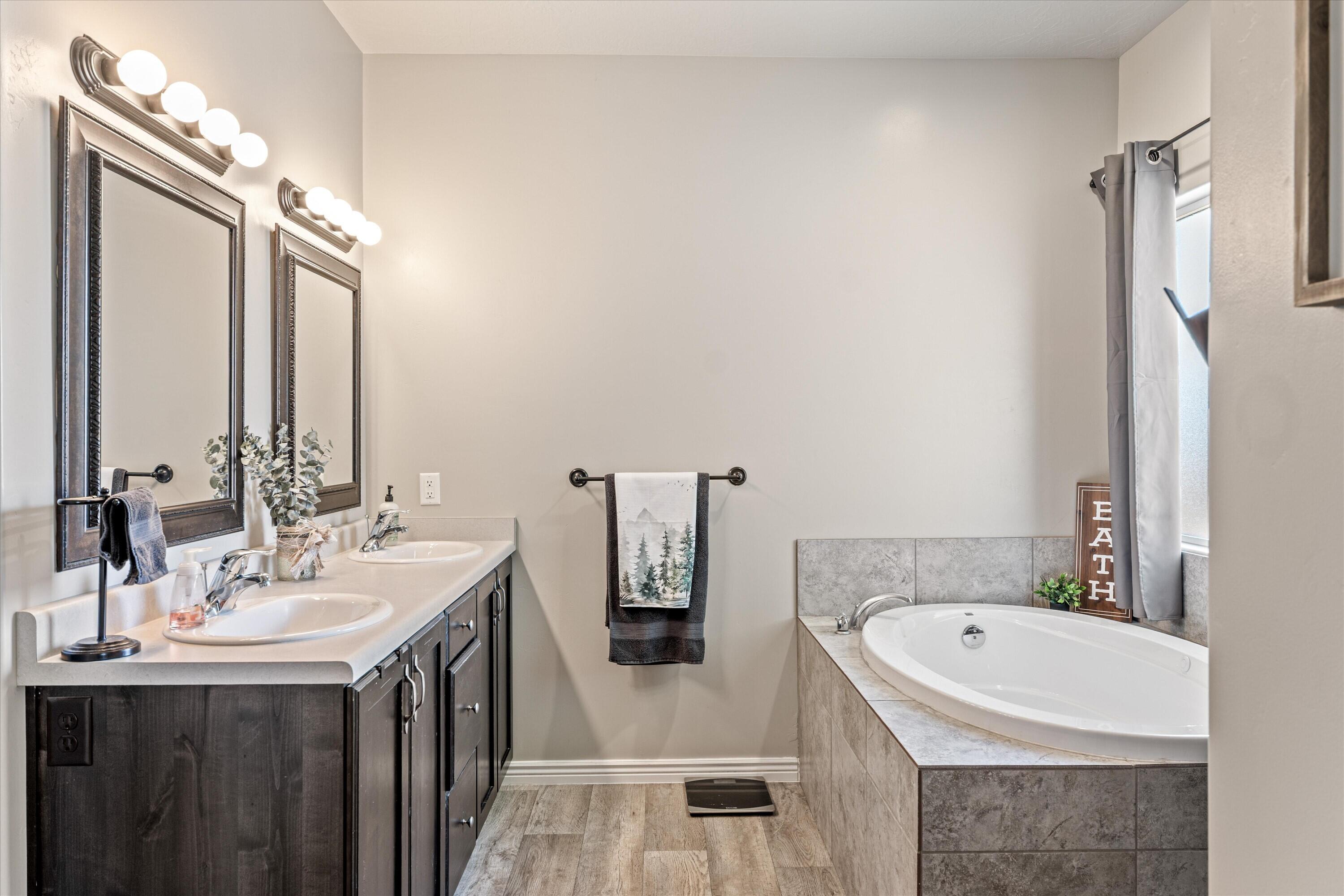 DESERT CREST - Residential