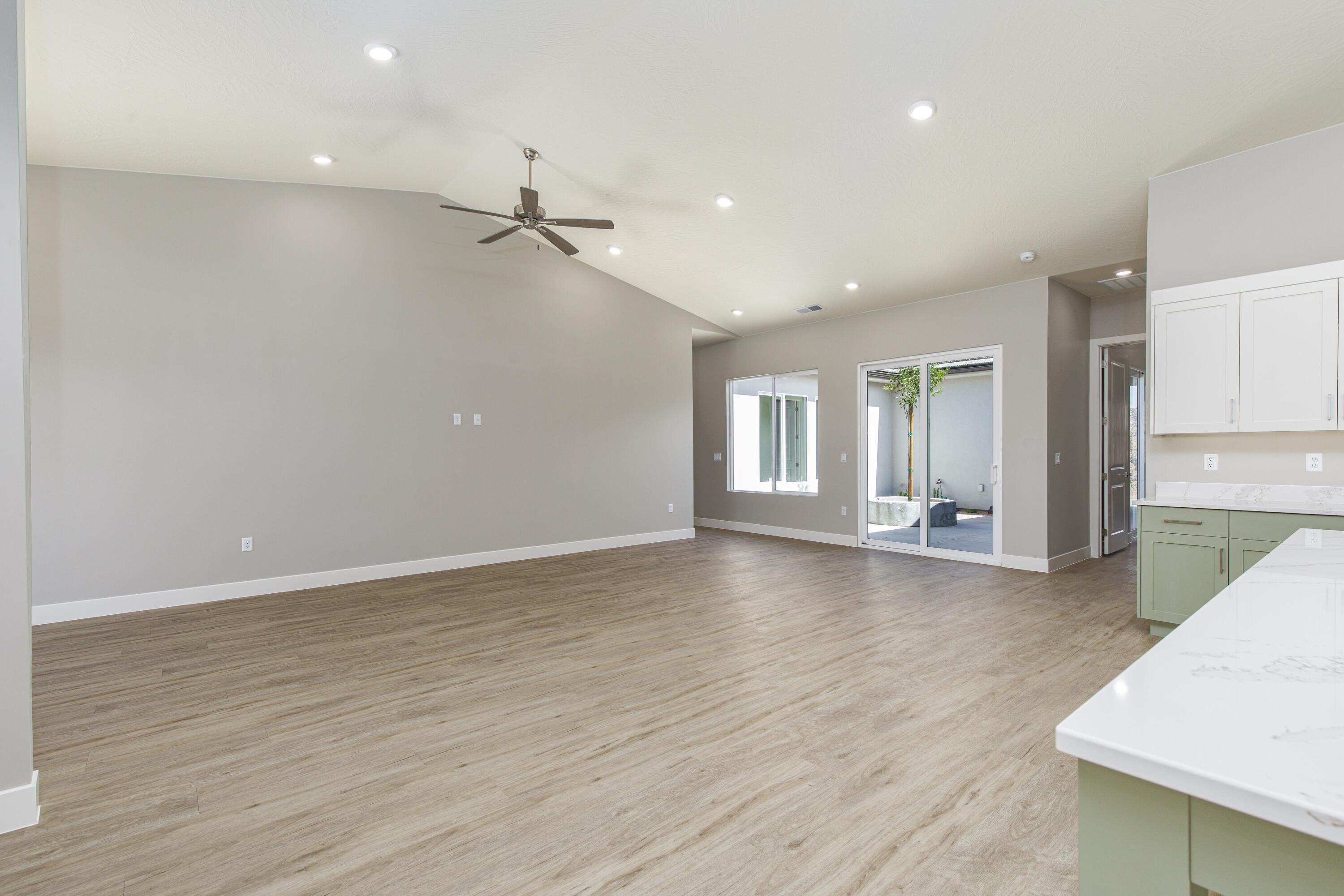 EAGLE POINTE - Residential