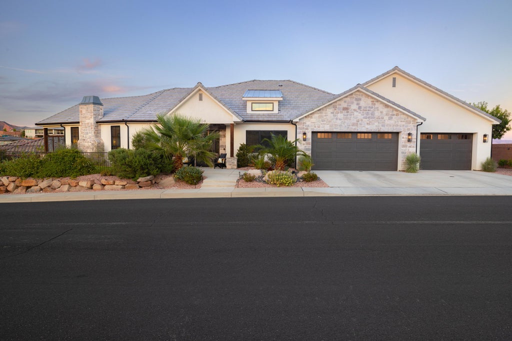 Photo of 1904 N Vista Park Way, Washington, UT 84780 (MLS # 26-275439)