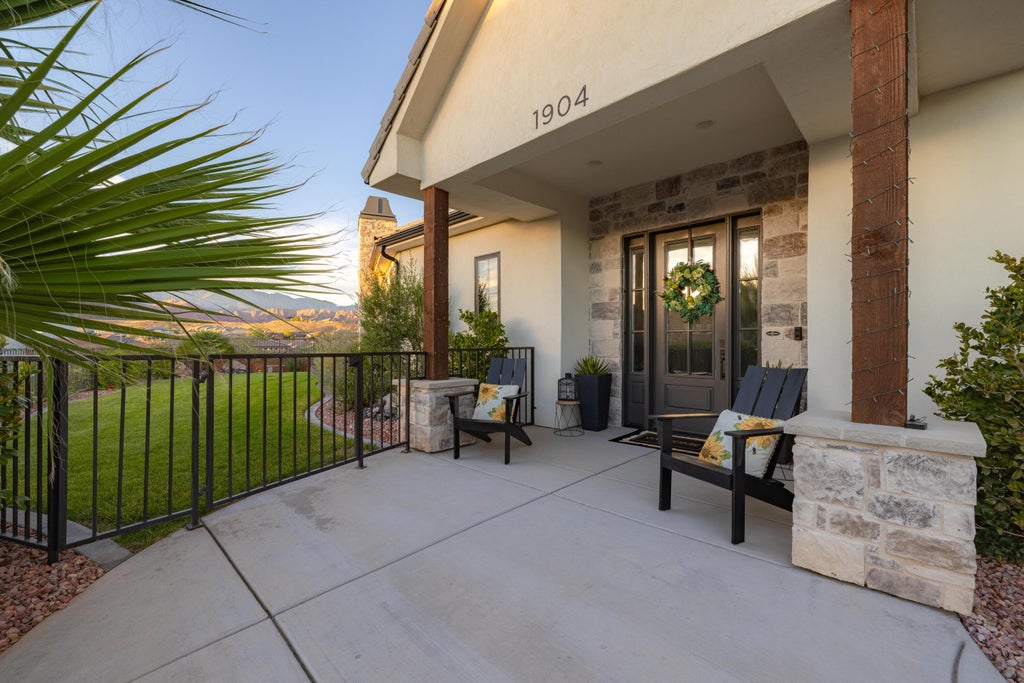 Photo of 1904 N Vista Park Way, Washington, UT 84780 (MLS # 26-275439)