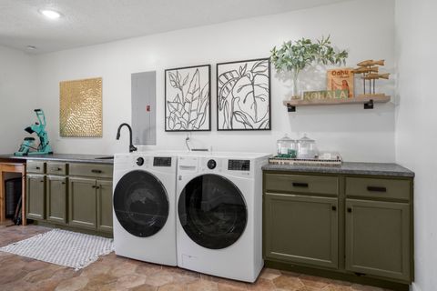 Tiny photo for 1879 Cassidy CIR, Saint George, UT 84790 (MLS # 25-267717)