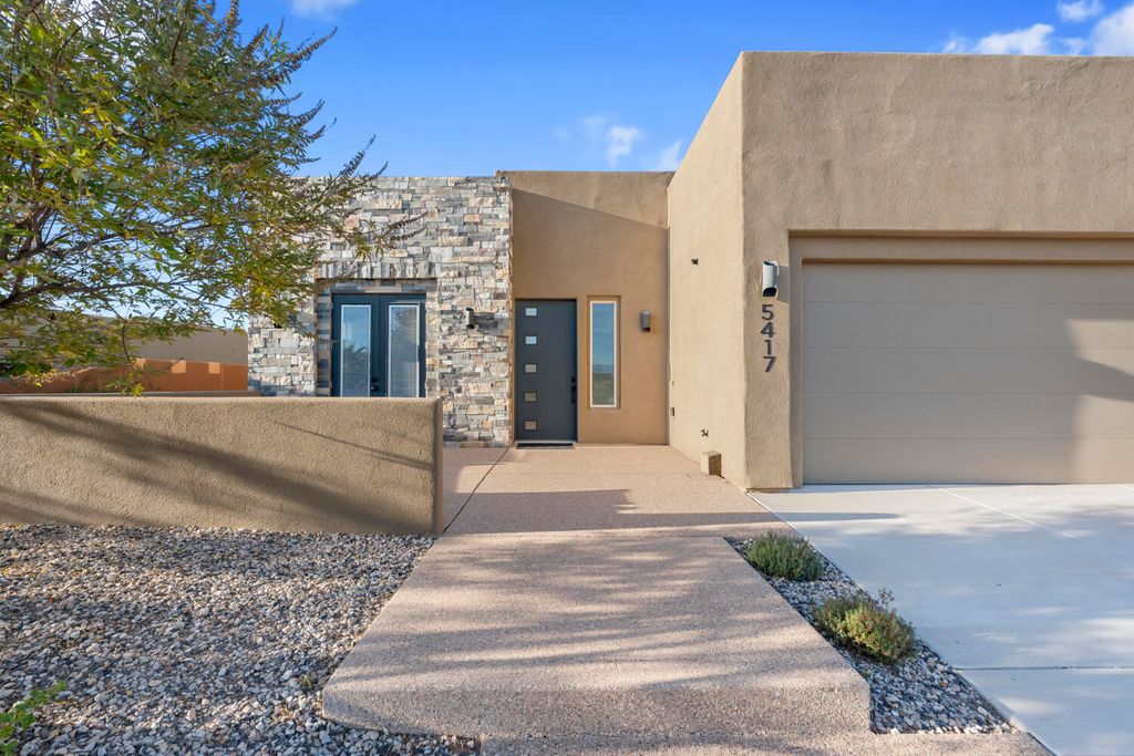 Photo of 5417 W COPPER CLIFFS Way, Hurricane, UT 84737 (MLS # 25-266807)