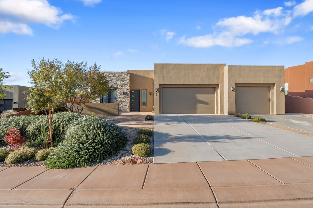 Photo of 5417 W COPPER CLIFFS Way, Hurricane, UT 84737 (MLS # 25-266807)
