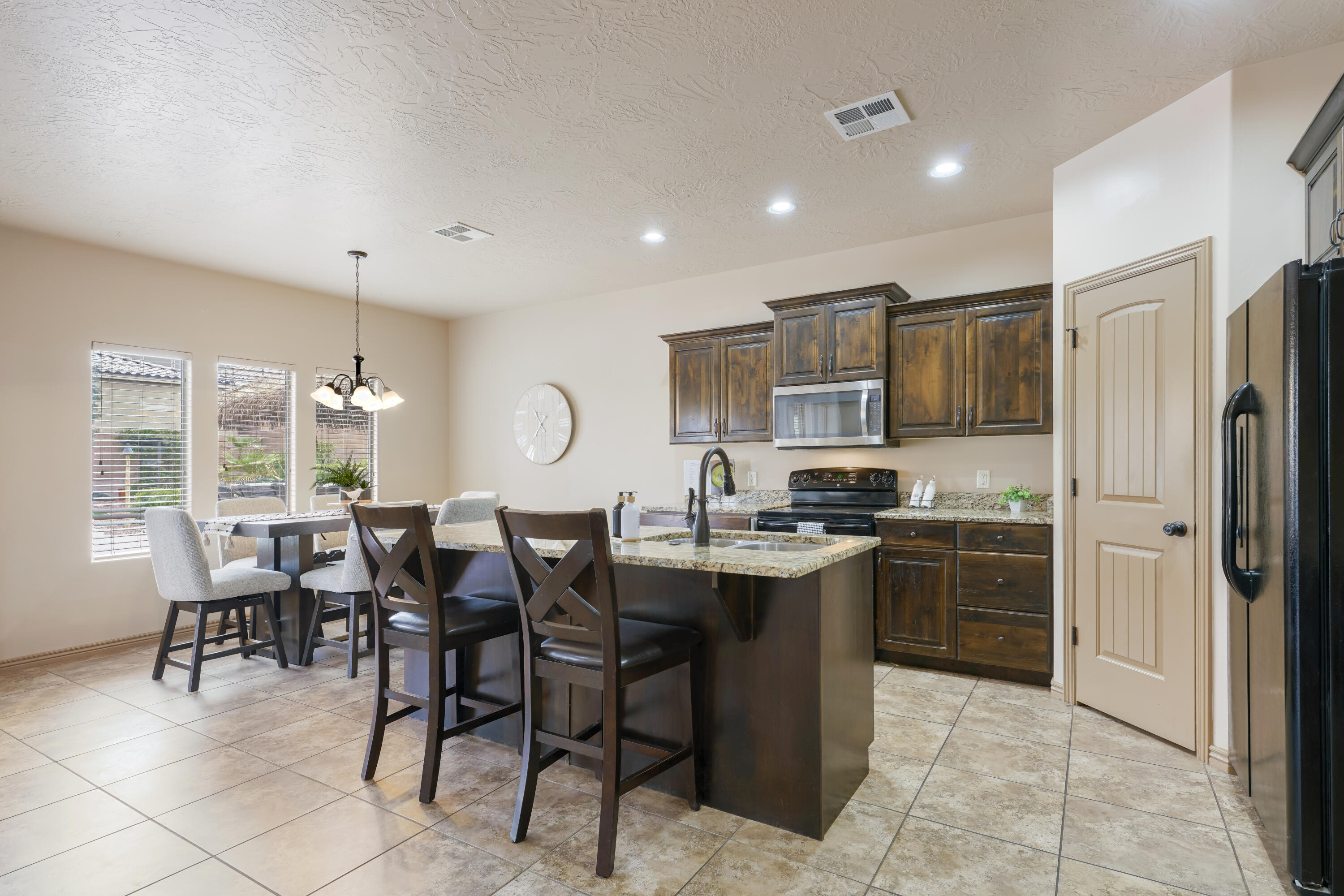 SUN VALLEY ESTATES - Residential