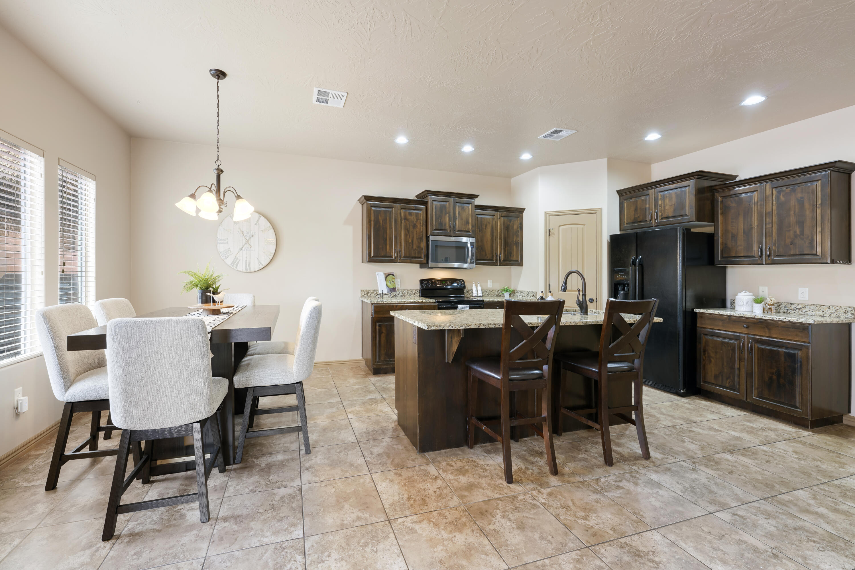 SUN VALLEY ESTATES - Residential