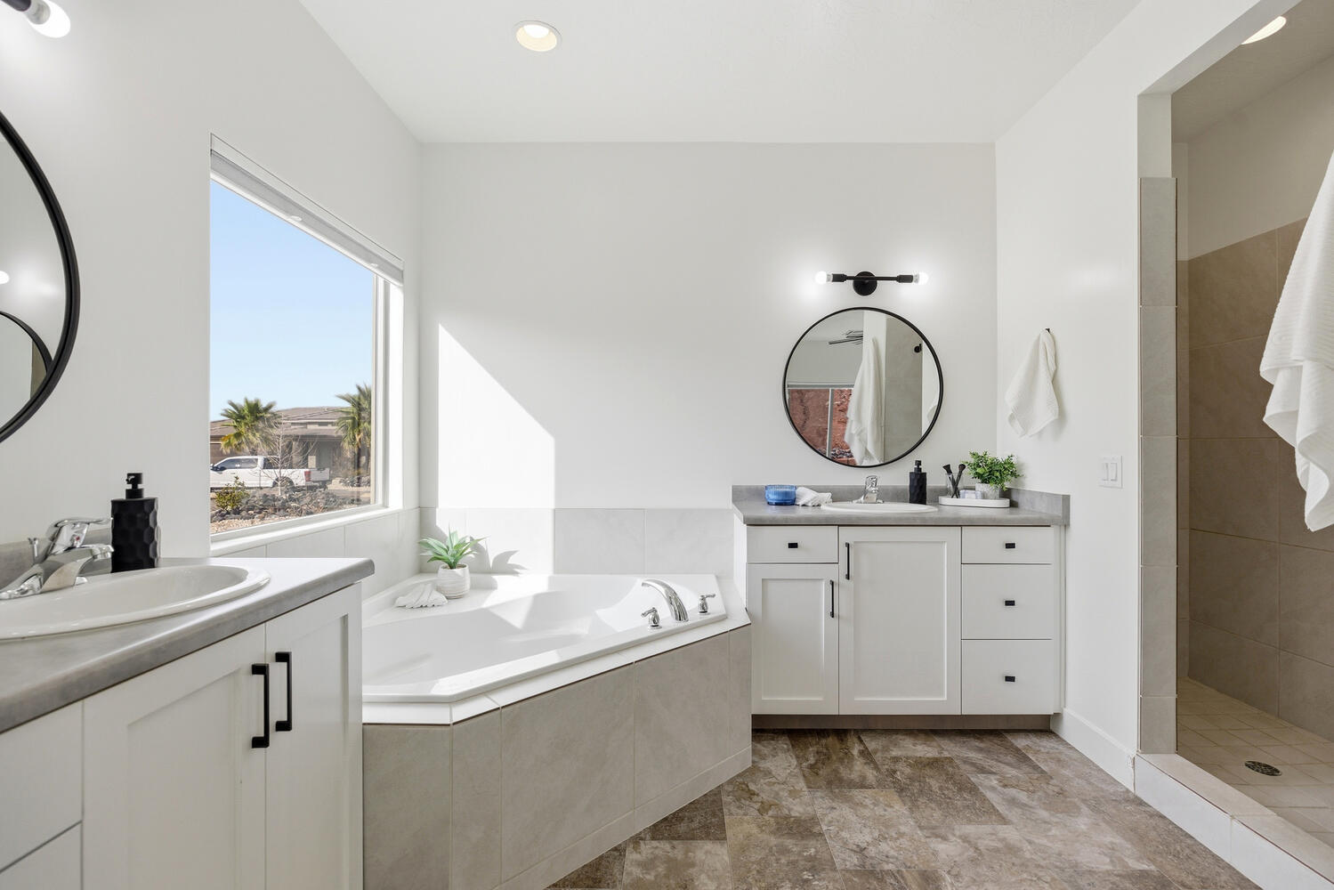 DESERT COVE - Residential