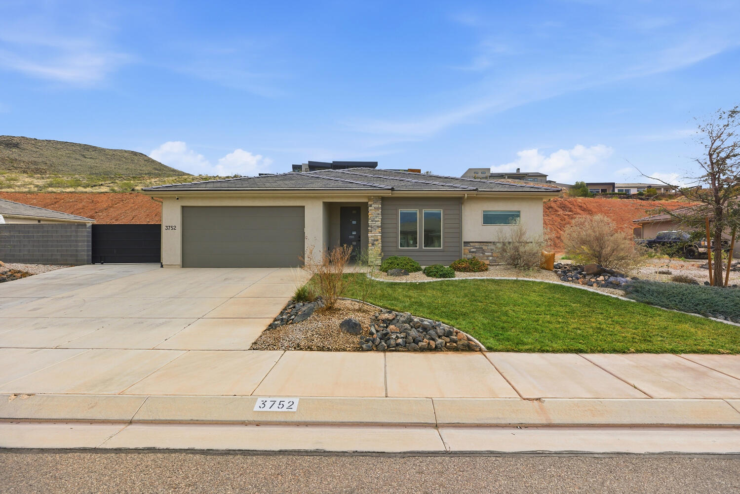 DESERT COVE - Residential