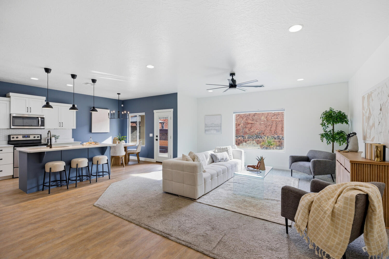 DESERT COVE - Residential