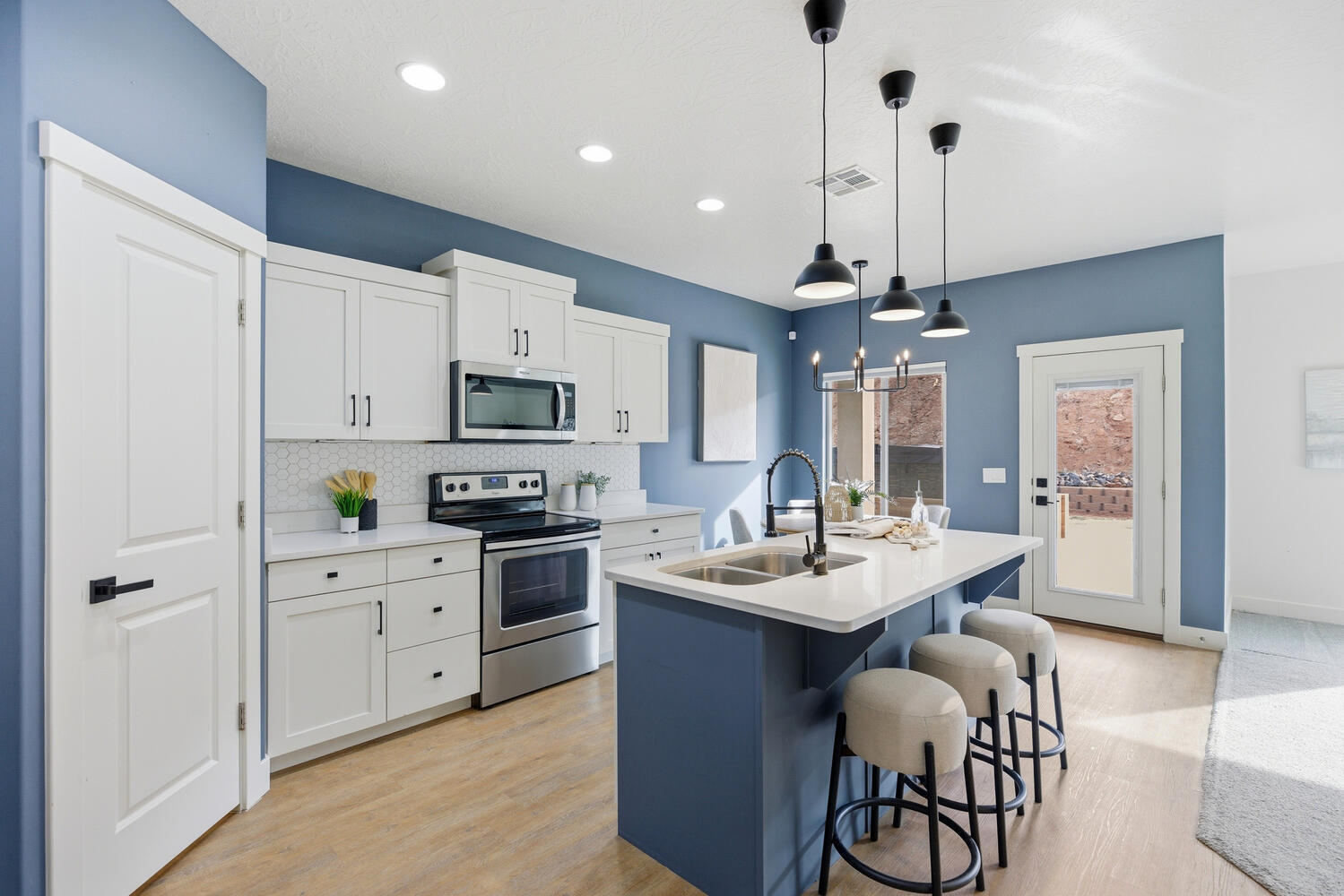 DESERT COVE - Residential