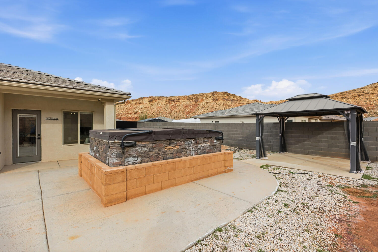 DESERT COVE - Residential