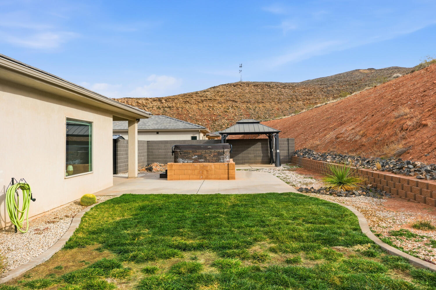 DESERT COVE - Residential