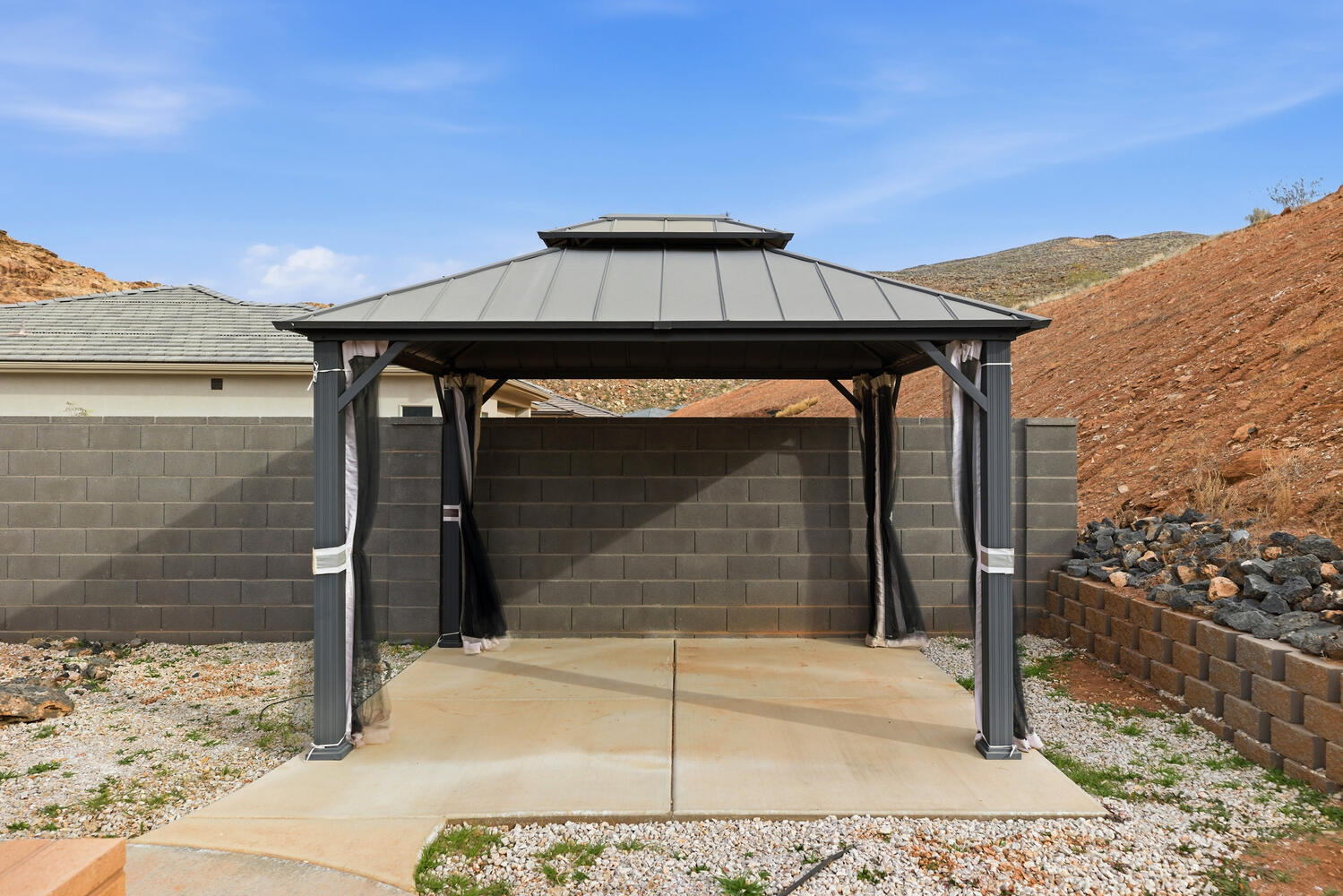 DESERT COVE - Residential