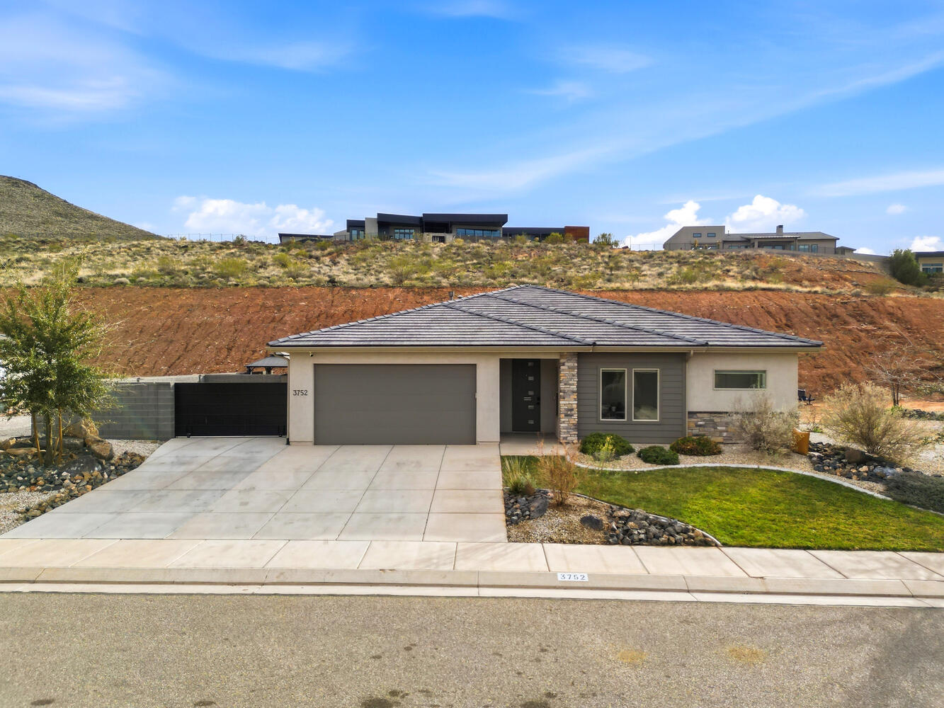 DESERT COVE - Residential