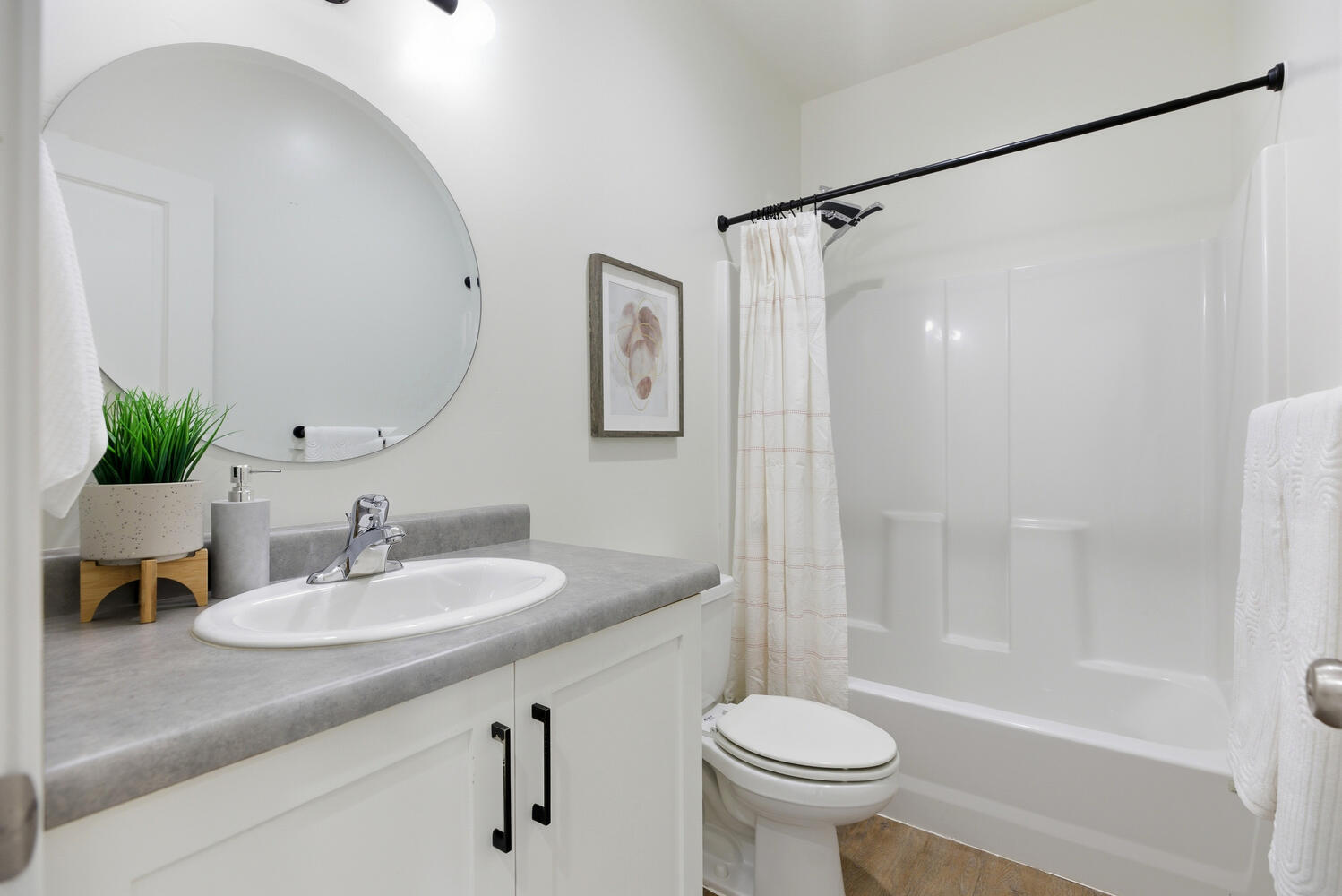 DESERT COVE - Residential