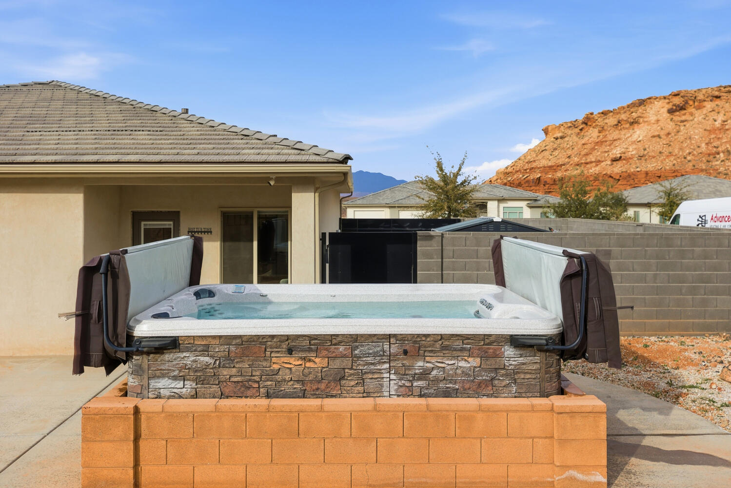 DESERT COVE - Residential