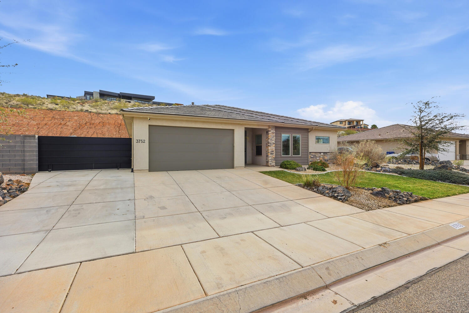 DESERT COVE - Residential