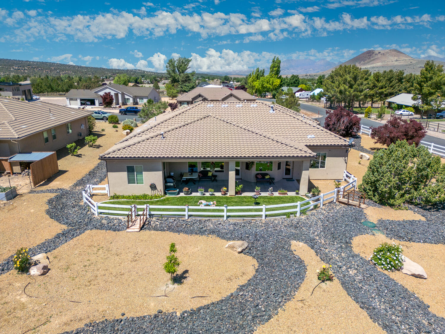 DAMMERON VALLEY HIGH GROUND - Residential