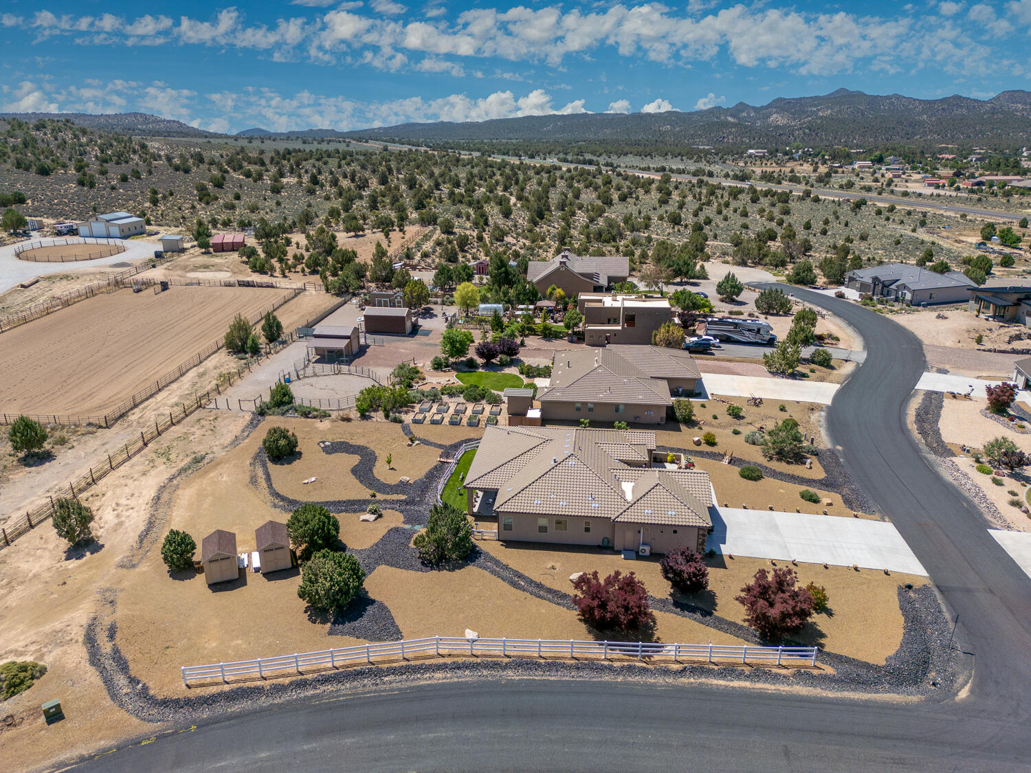 DAMMERON VALLEY HIGH GROUND - Residential