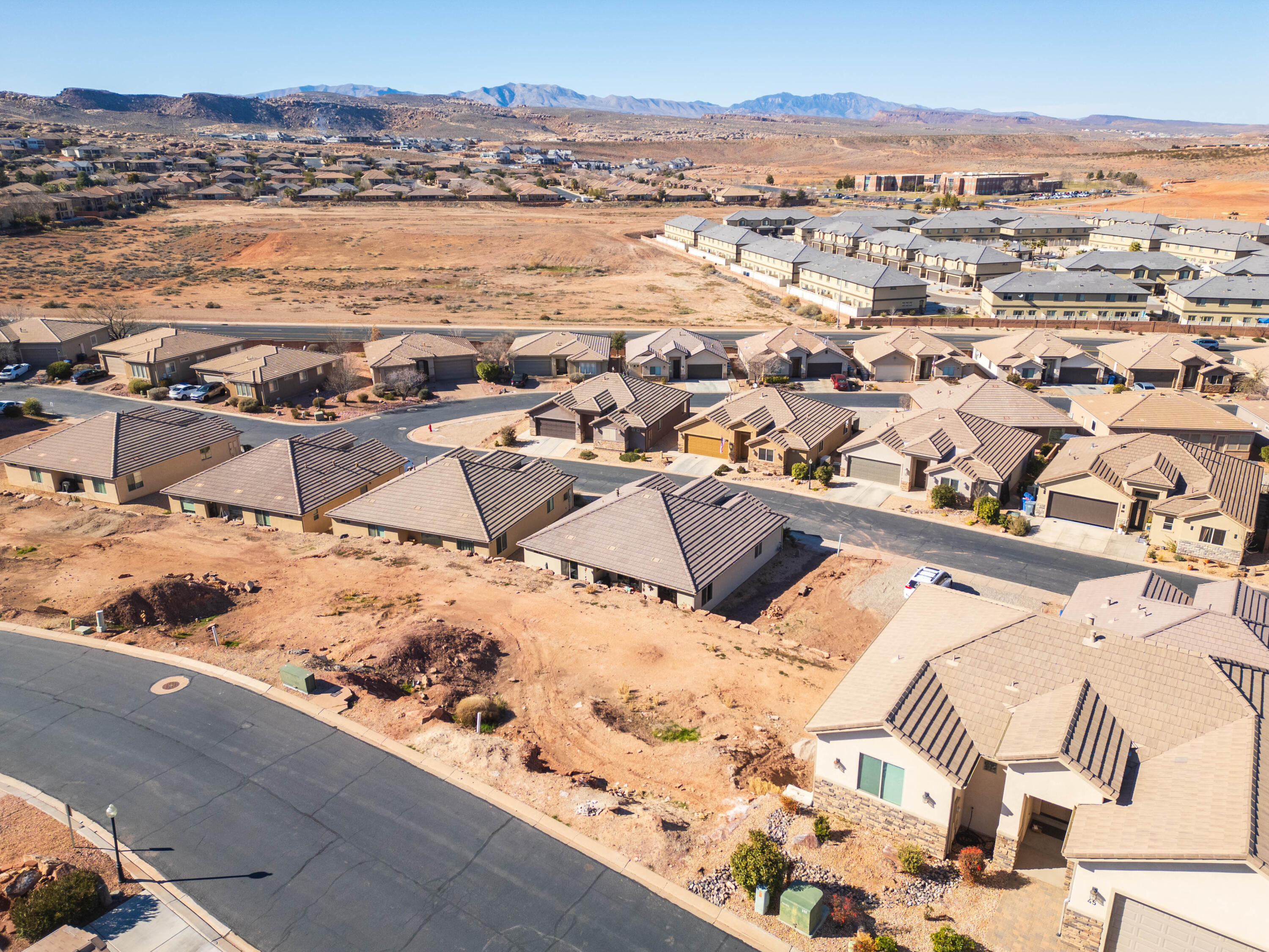 JOSHUAS AT SOUTHGATE - Land