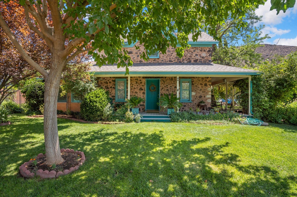 Photo of 10 N ASH CREEK DR, Toquerville, UT 84774 (MLS # 26-273521)