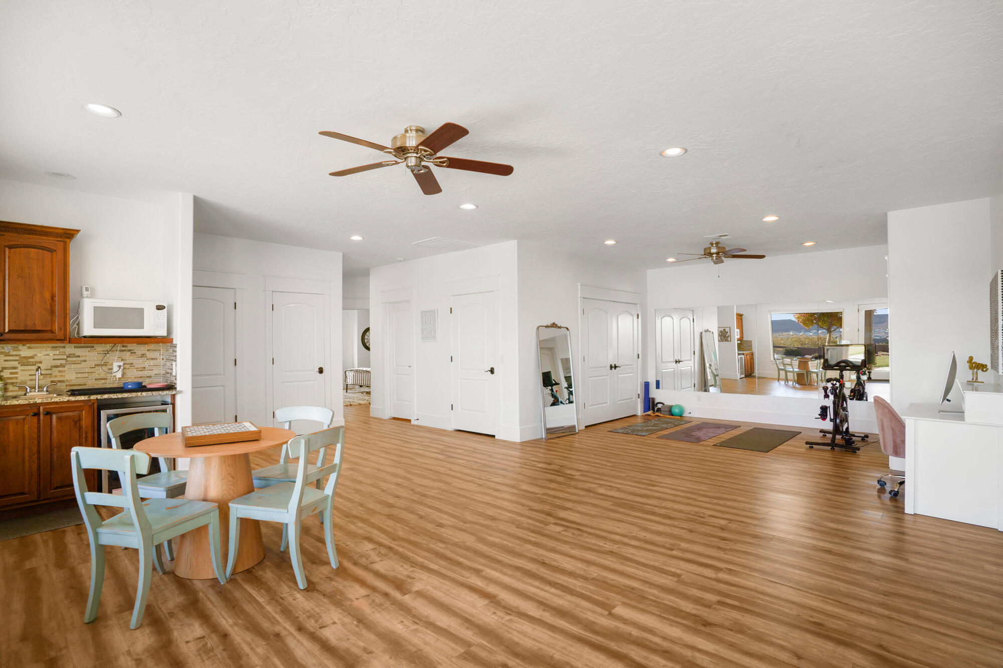 KNOLLS AT LITTLE VALLEY - Residential