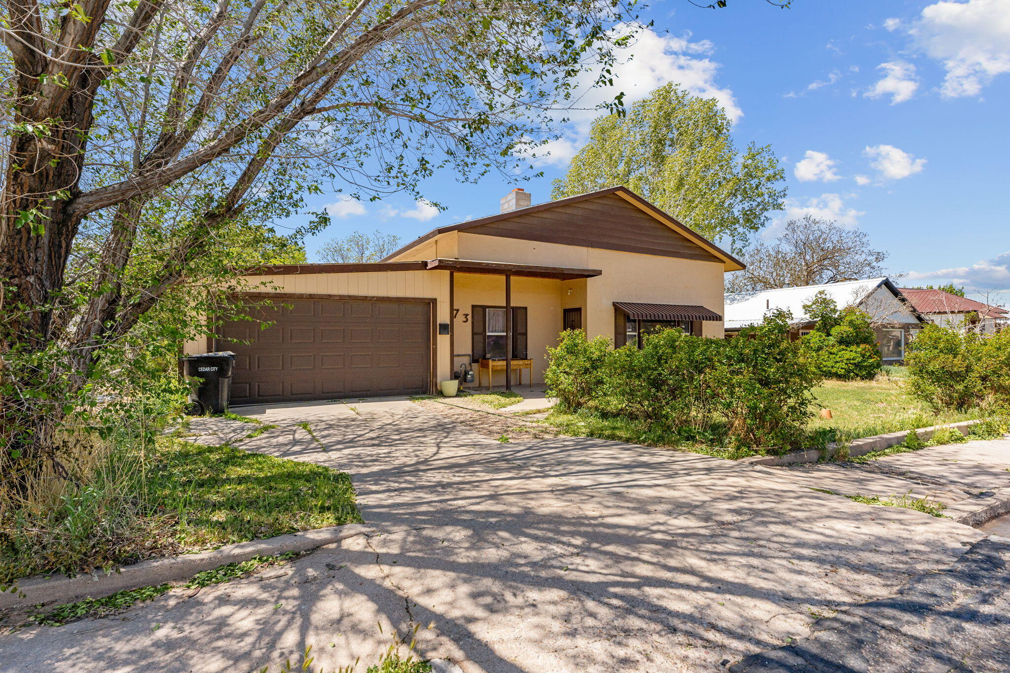 Main image without alt text